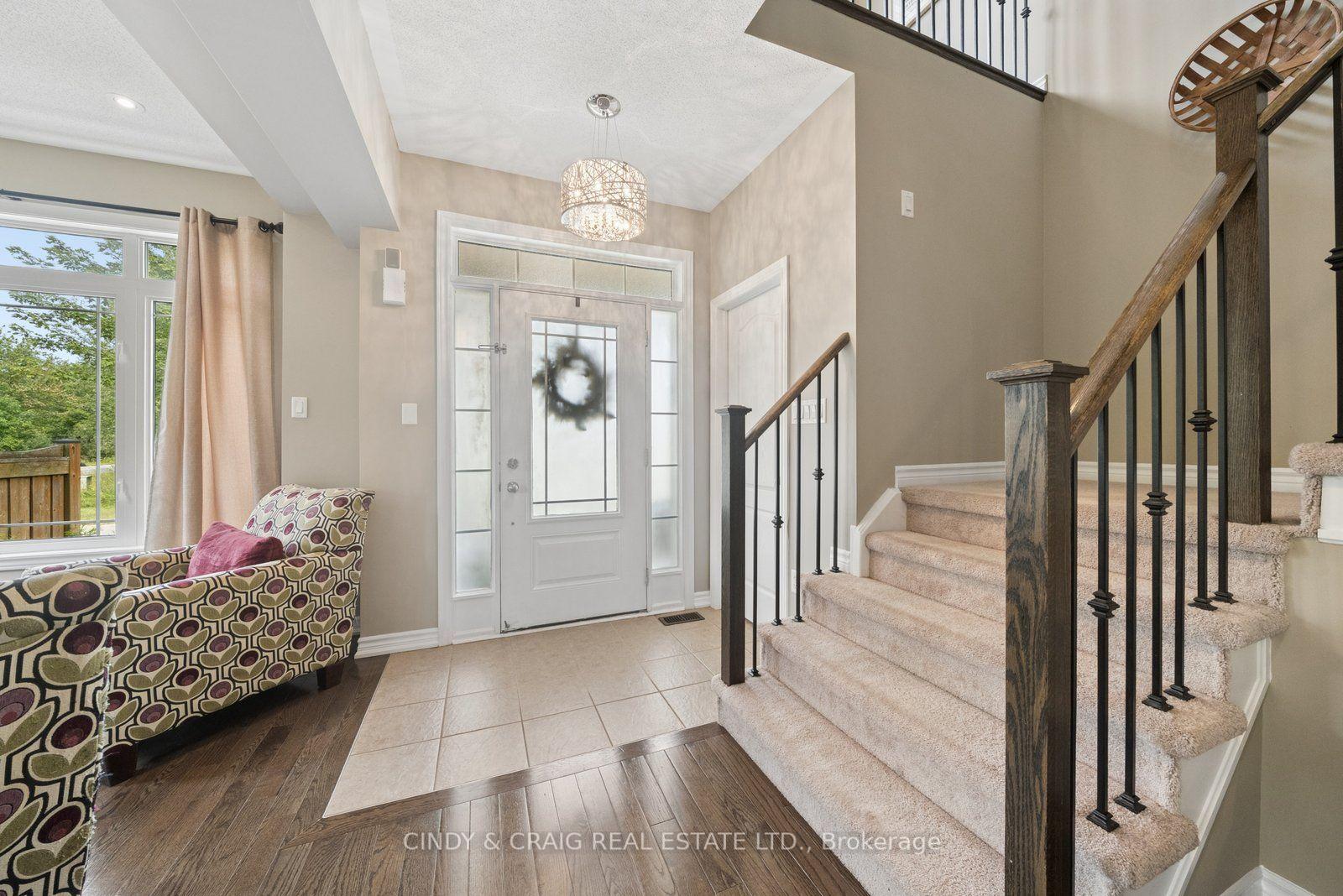 Photo 3 of 60 Vivian Drive, Clarington, Courtice — HOMEH