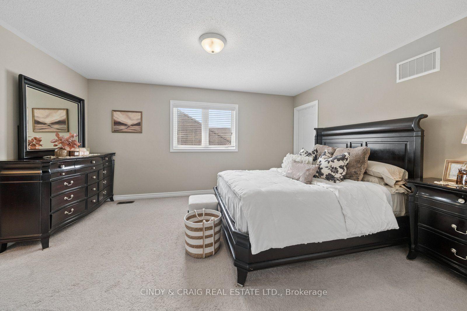 Photo 13 of 60 Vivian Drive, Clarington, Courtice — HOMEH
