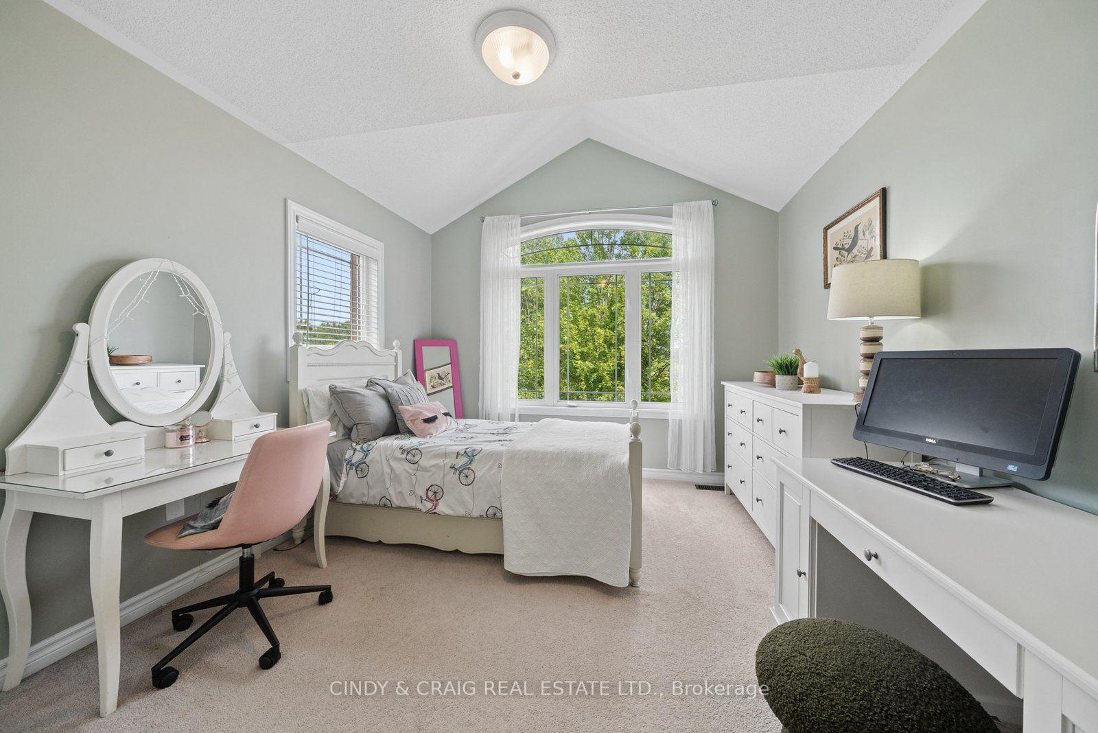 Photo 14 of 60 Vivian Drive, Clarington, Courtice — HOMEH