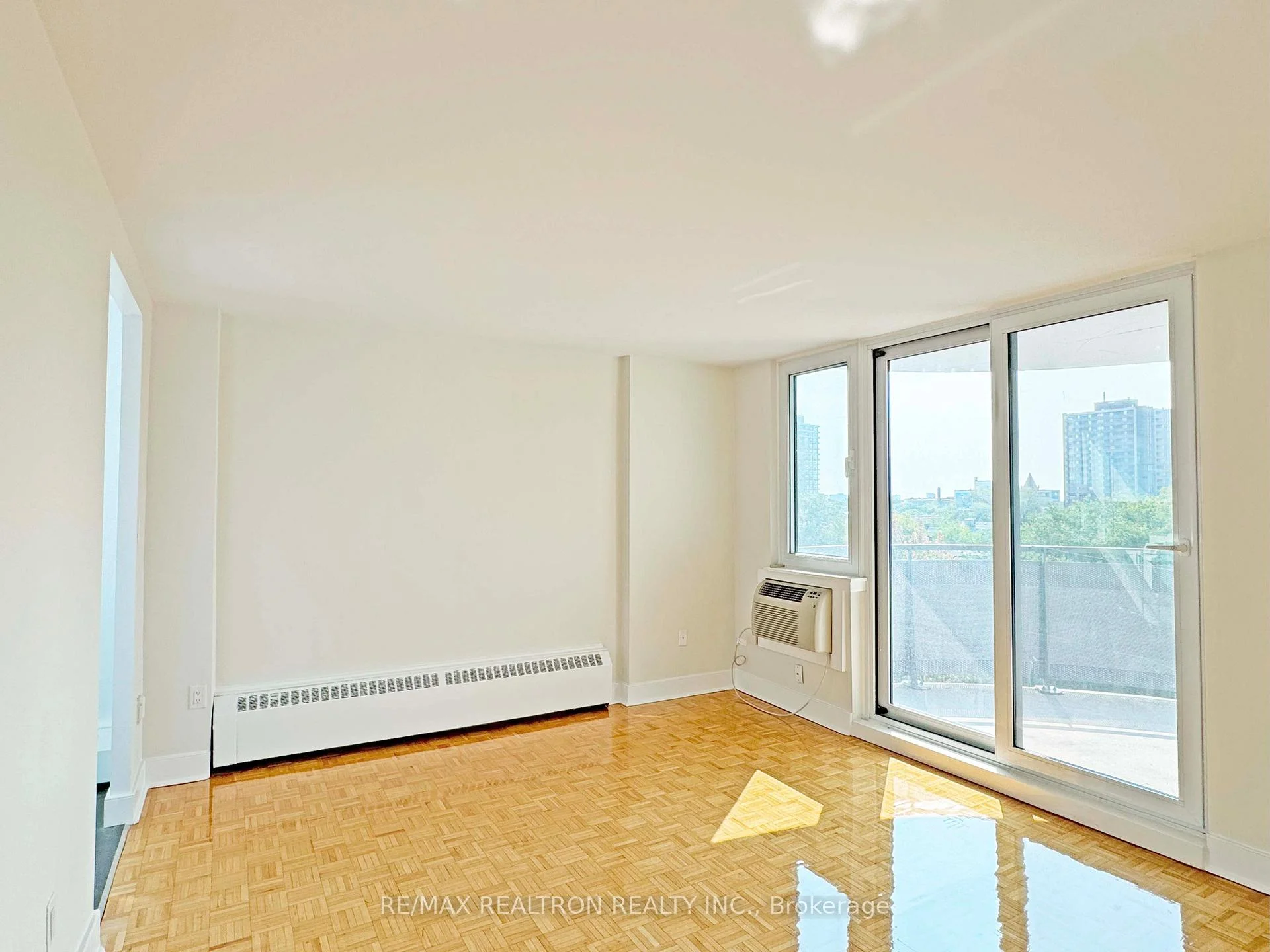 Photo 3 of Unit 1203, 485 Huron Street, Toronto, The Annex — HOMEH