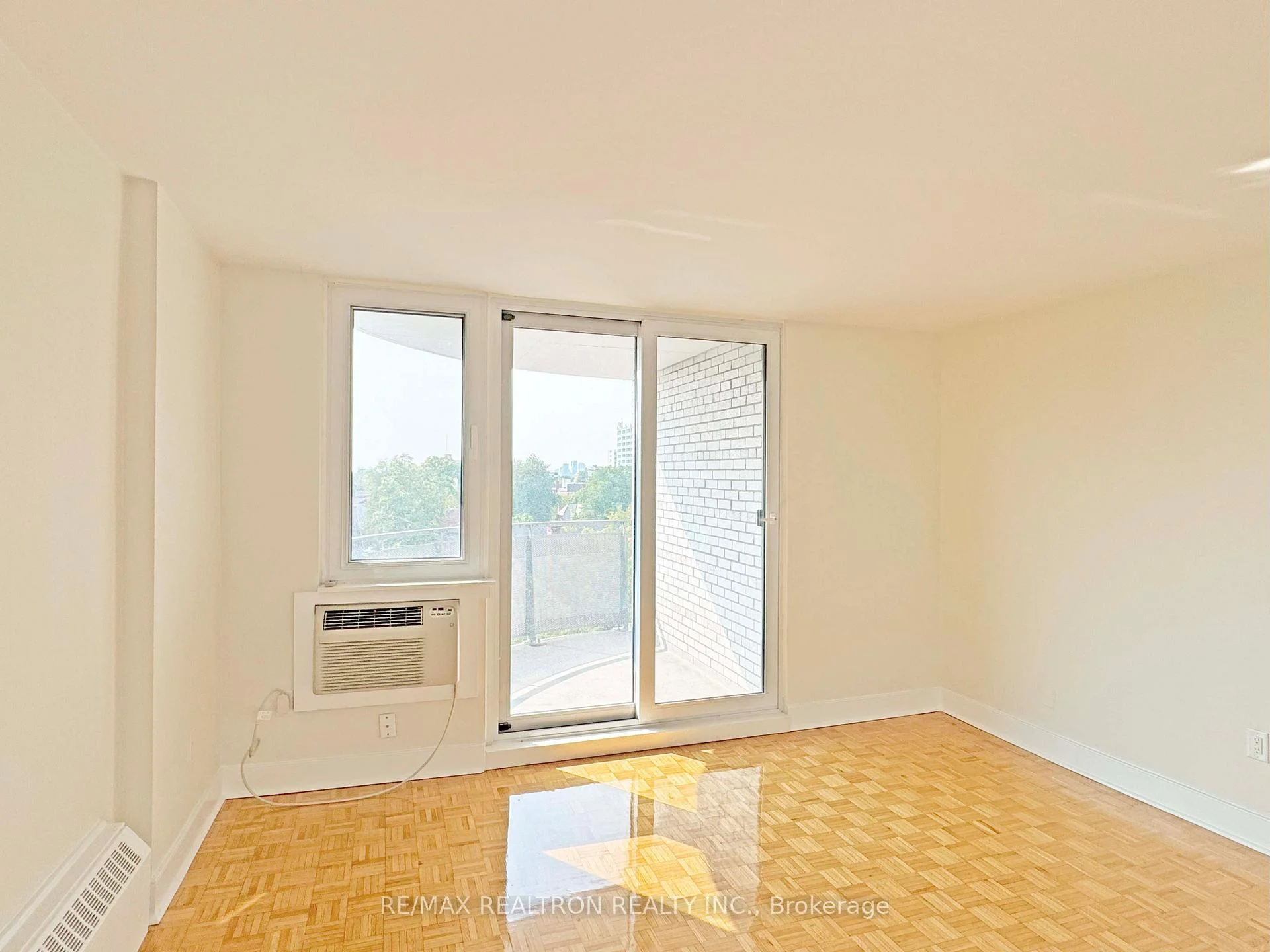 Photo 5 of Unit 1203, 485 Huron Street, Toronto, The Annex — HOMEH