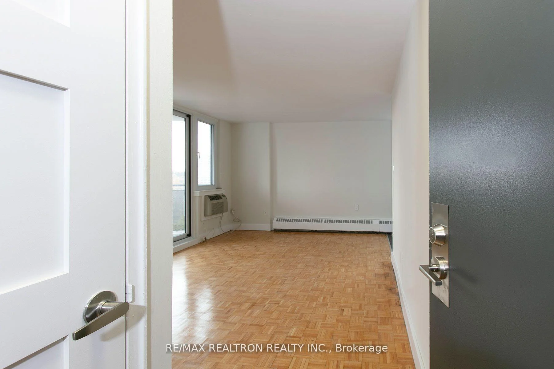 Photo 6 of Unit 1203, 485 Huron Street, Toronto, The Annex — HOMEH