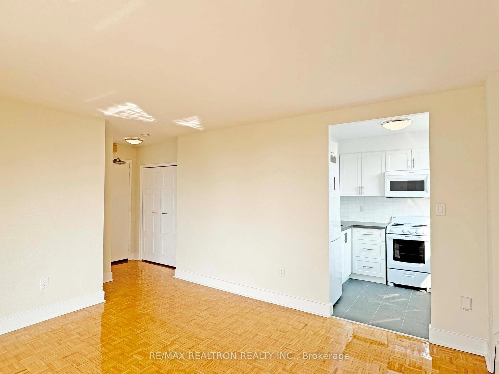 Photo 11 of Unit 1203, 485 Huron Street, Toronto, The Annex — HOMEH