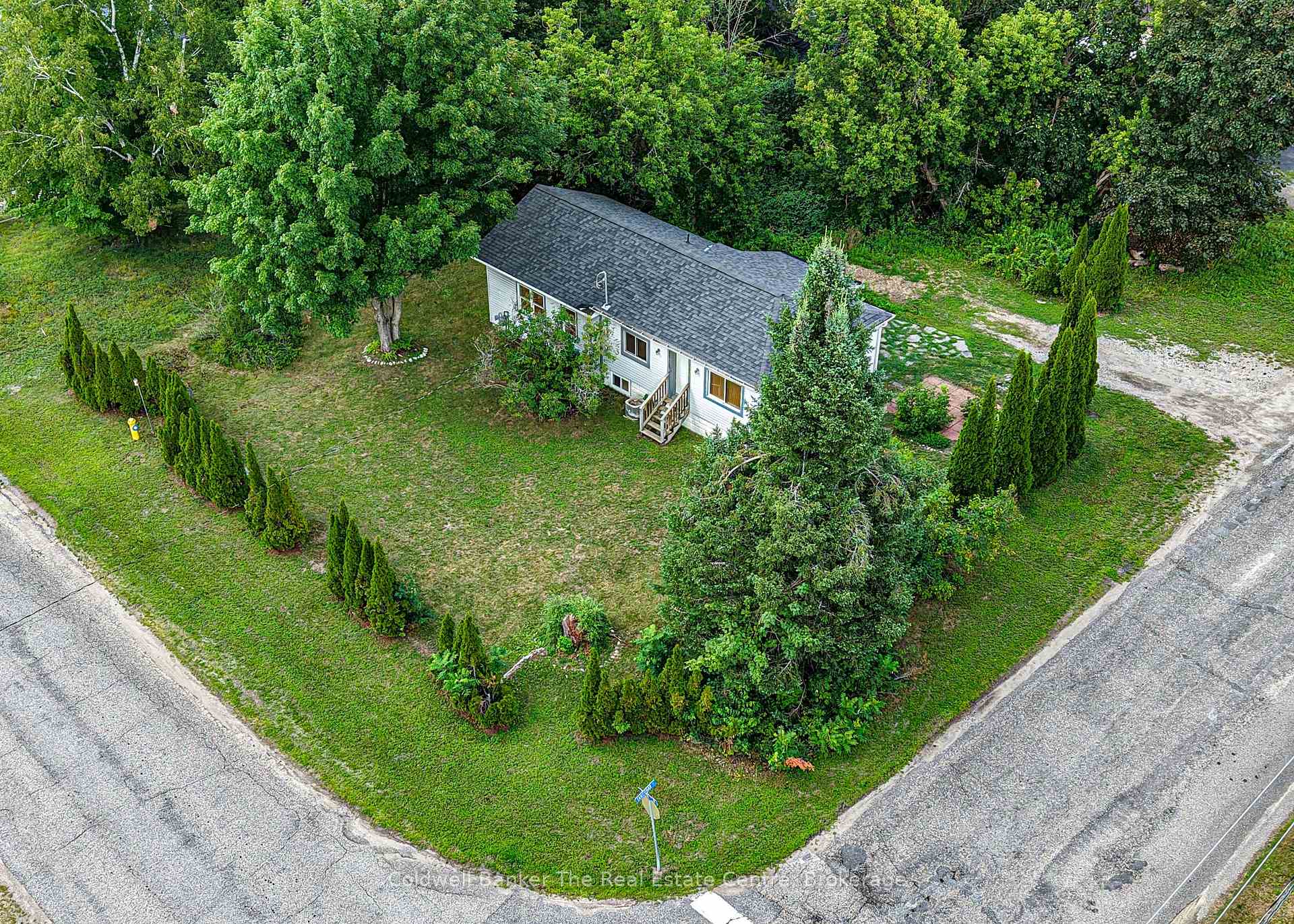 Photo of 810 John Street N