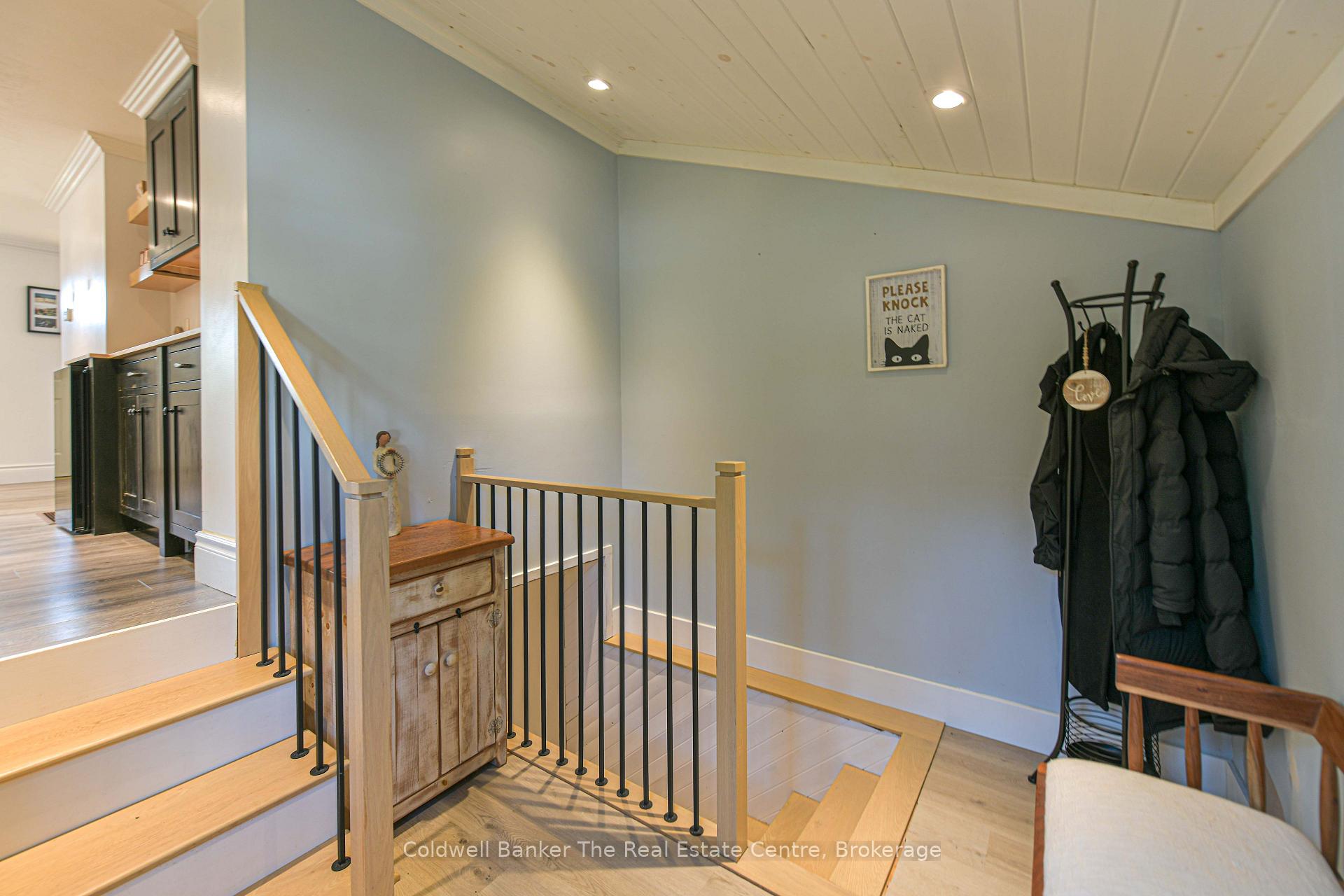 Photo 3 of 810 John Street N, Gravenhurst, Muskoka (S) — HOMEH
