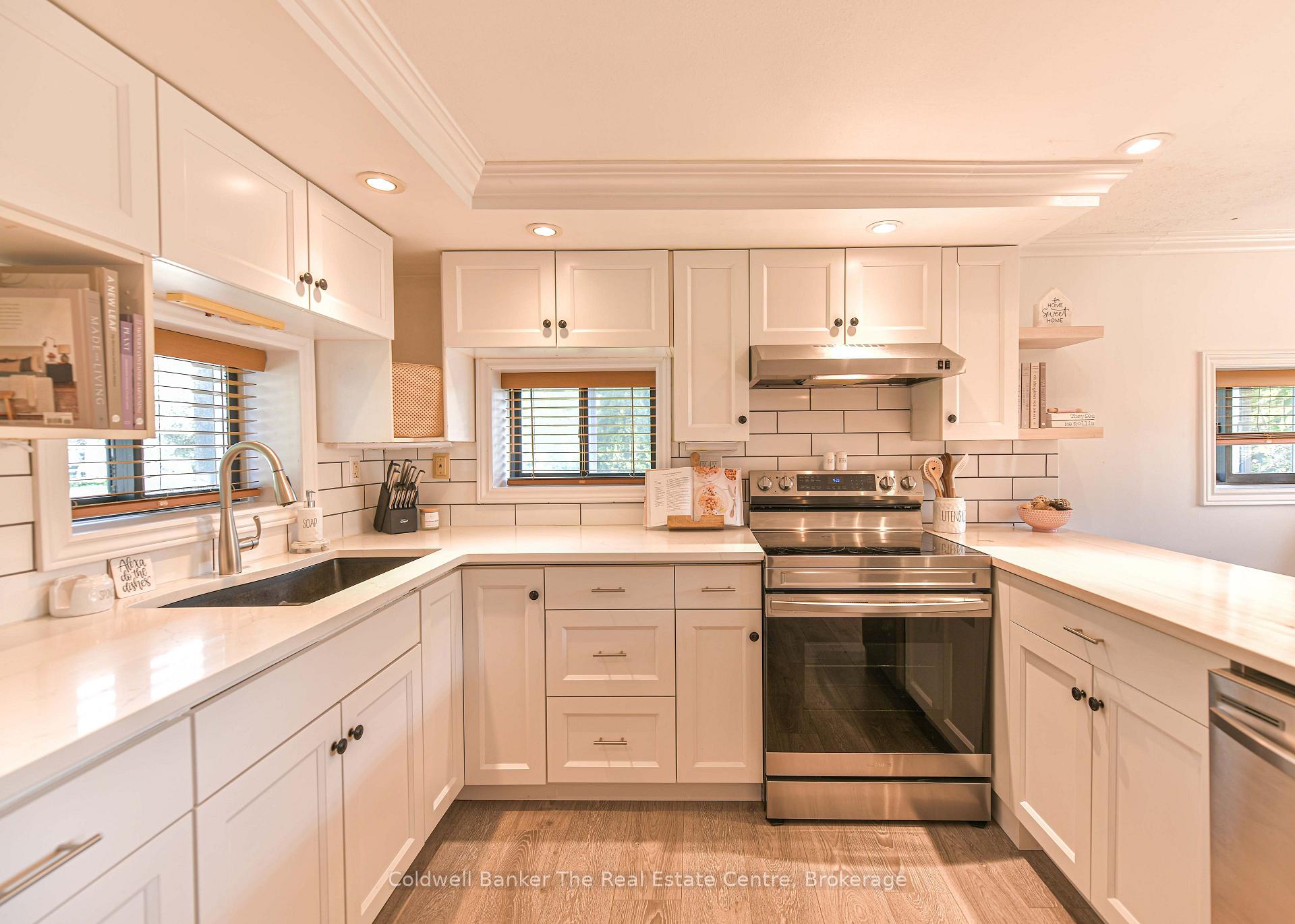 Photo 10 of 810 John Street N, Gravenhurst, Muskoka (S) — HOMEH
