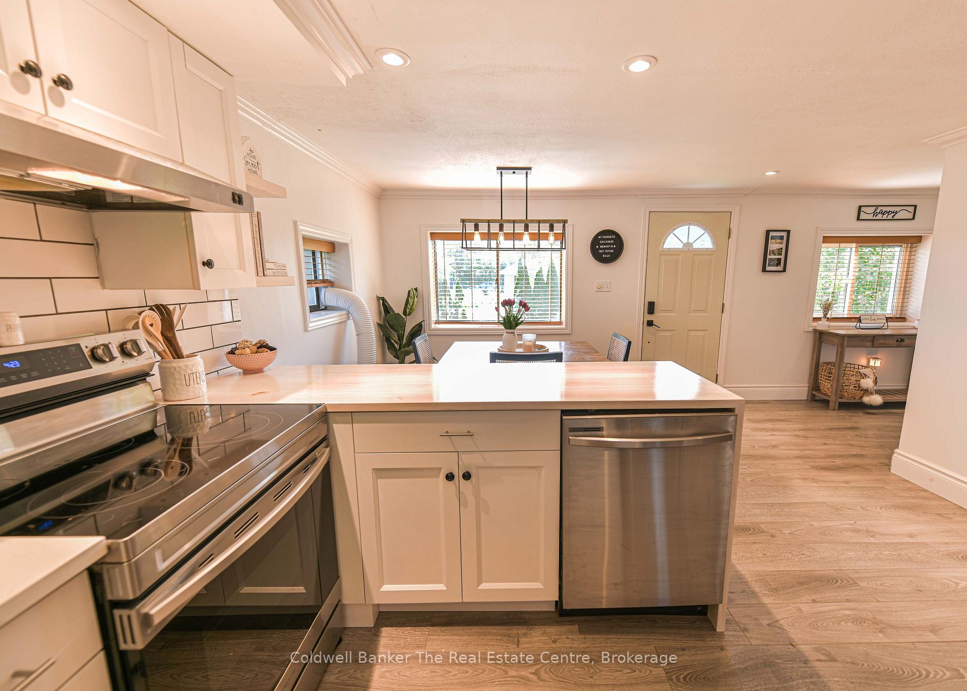 Photo 11 of 810 John Street N, Gravenhurst, Muskoka (S) — HOMEH