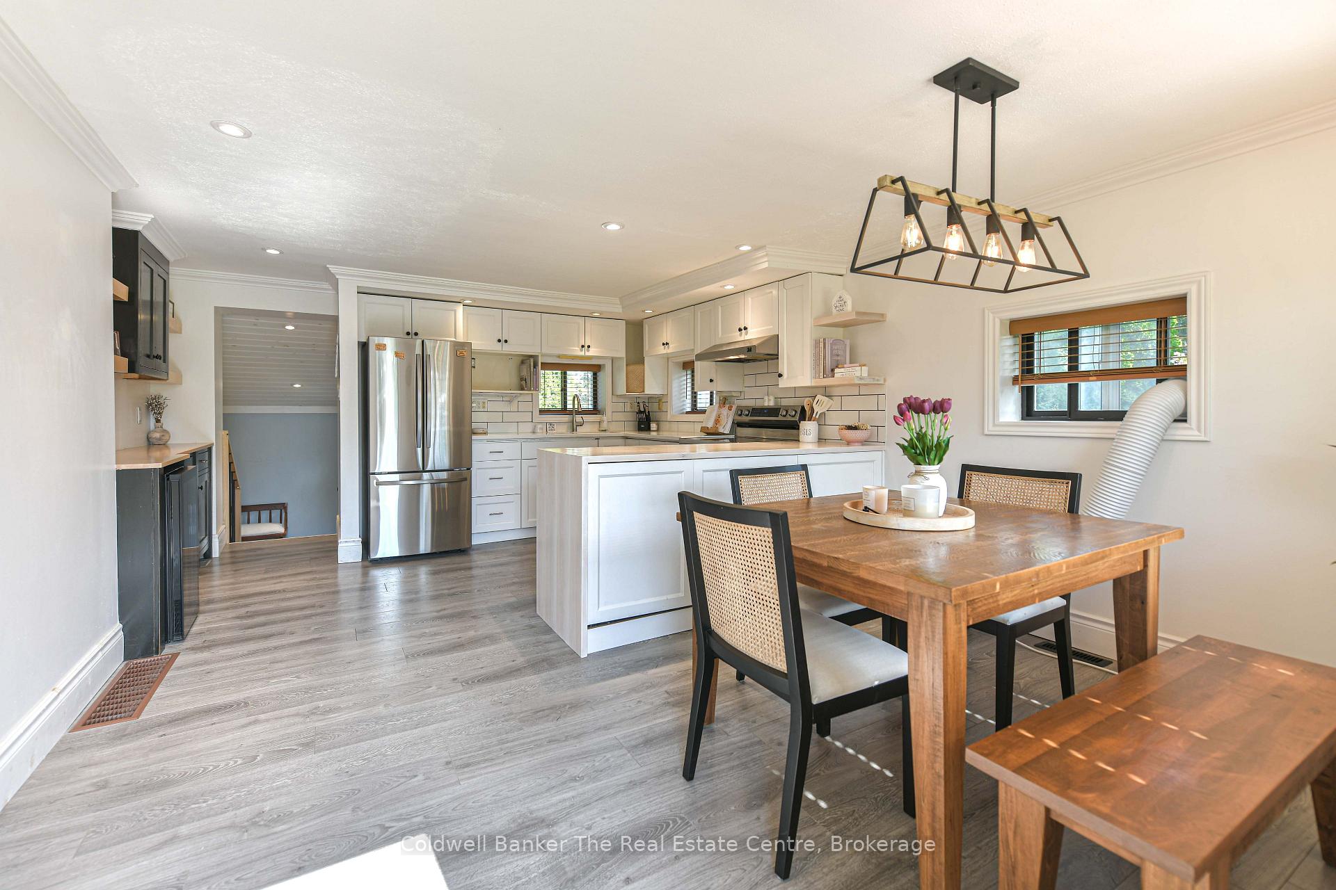 Photo 14 of 810 John Street N, Gravenhurst, Muskoka (S) — HOMEH