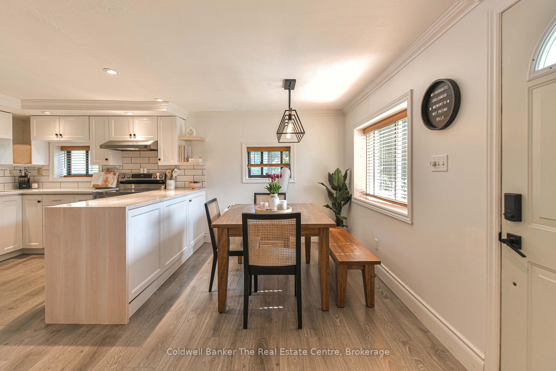 Photo 15 of 810 John Street N, Gravenhurst, Muskoka (S) — HOMEH