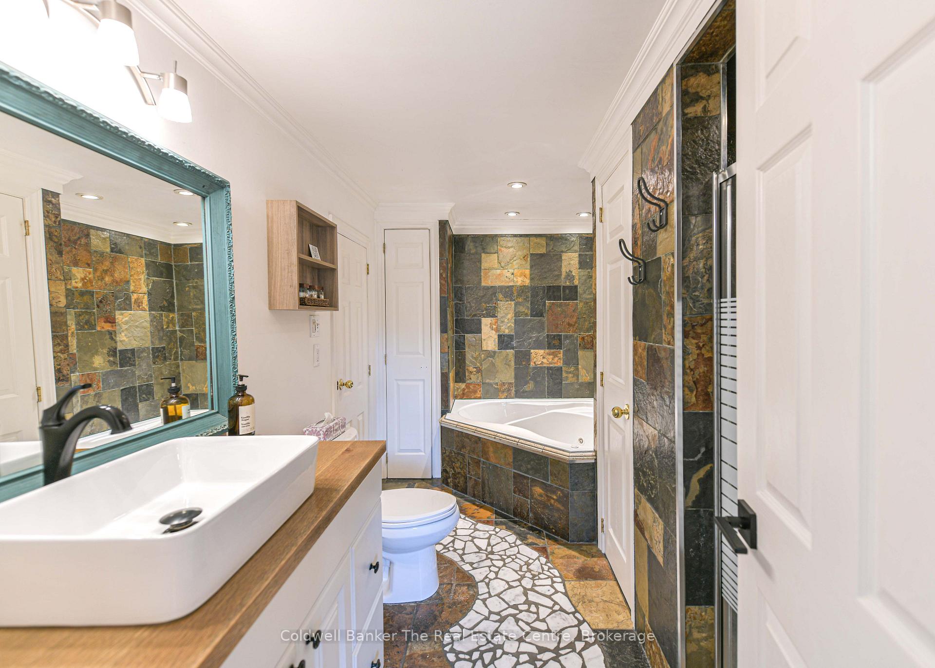 Photo 18 of 810 John Street N, Gravenhurst, Muskoka (S) — HOMEH