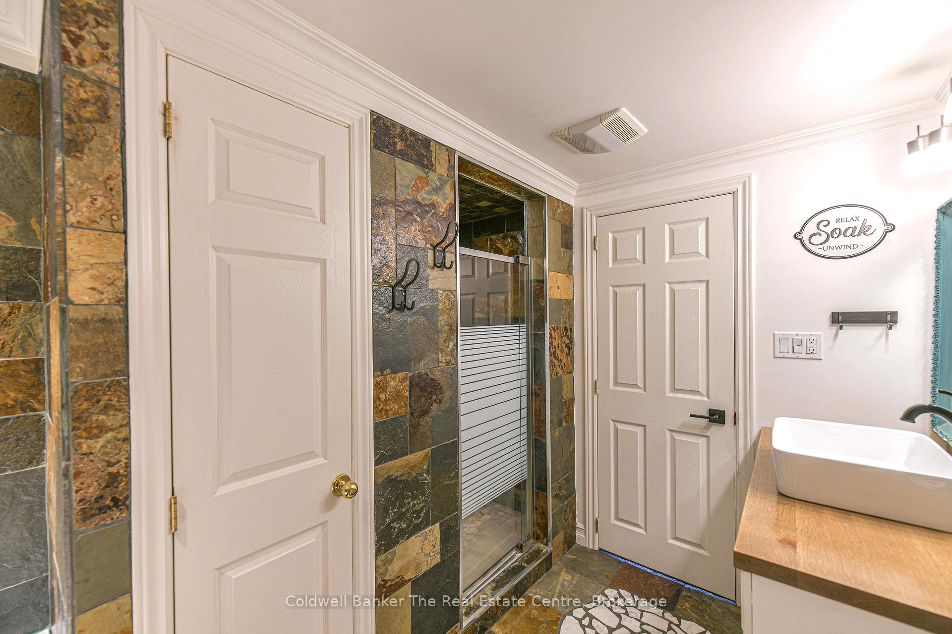 Photo 20 of 810 John Street N, Gravenhurst, Muskoka (S) — HOMEH