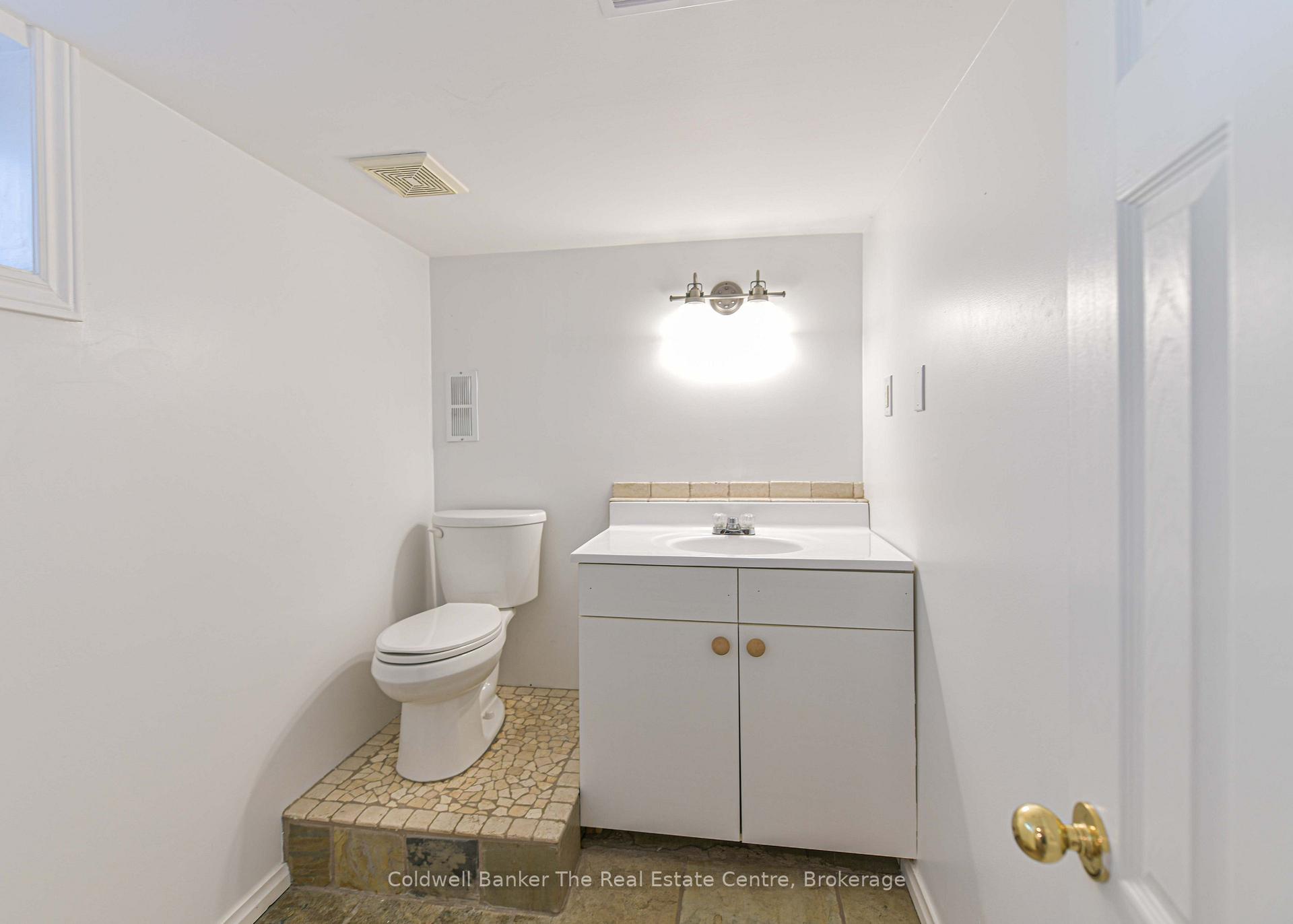 Photo 39 of 810 John Street N, Gravenhurst, Muskoka (S) — HOMEH