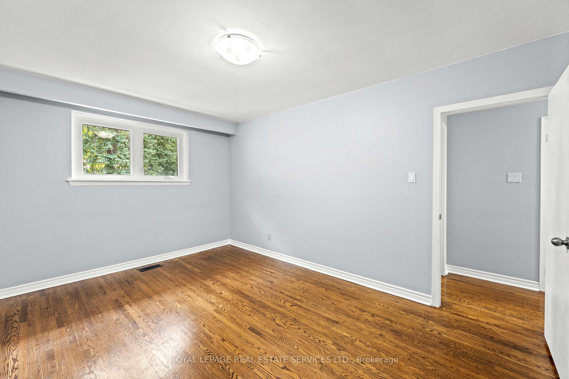Photo 18 of 102 Wareside Road, Etobicoke, Etobicoke West Mall — HOMEH
