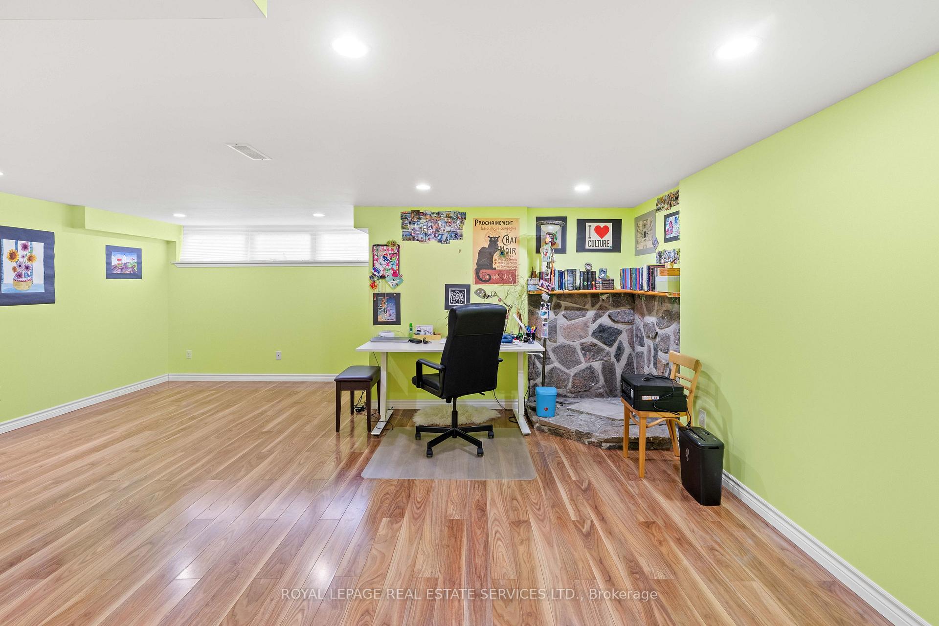 Photo 29 of 102 Wareside Road, Etobicoke, Etobicoke West Mall — HOMEH