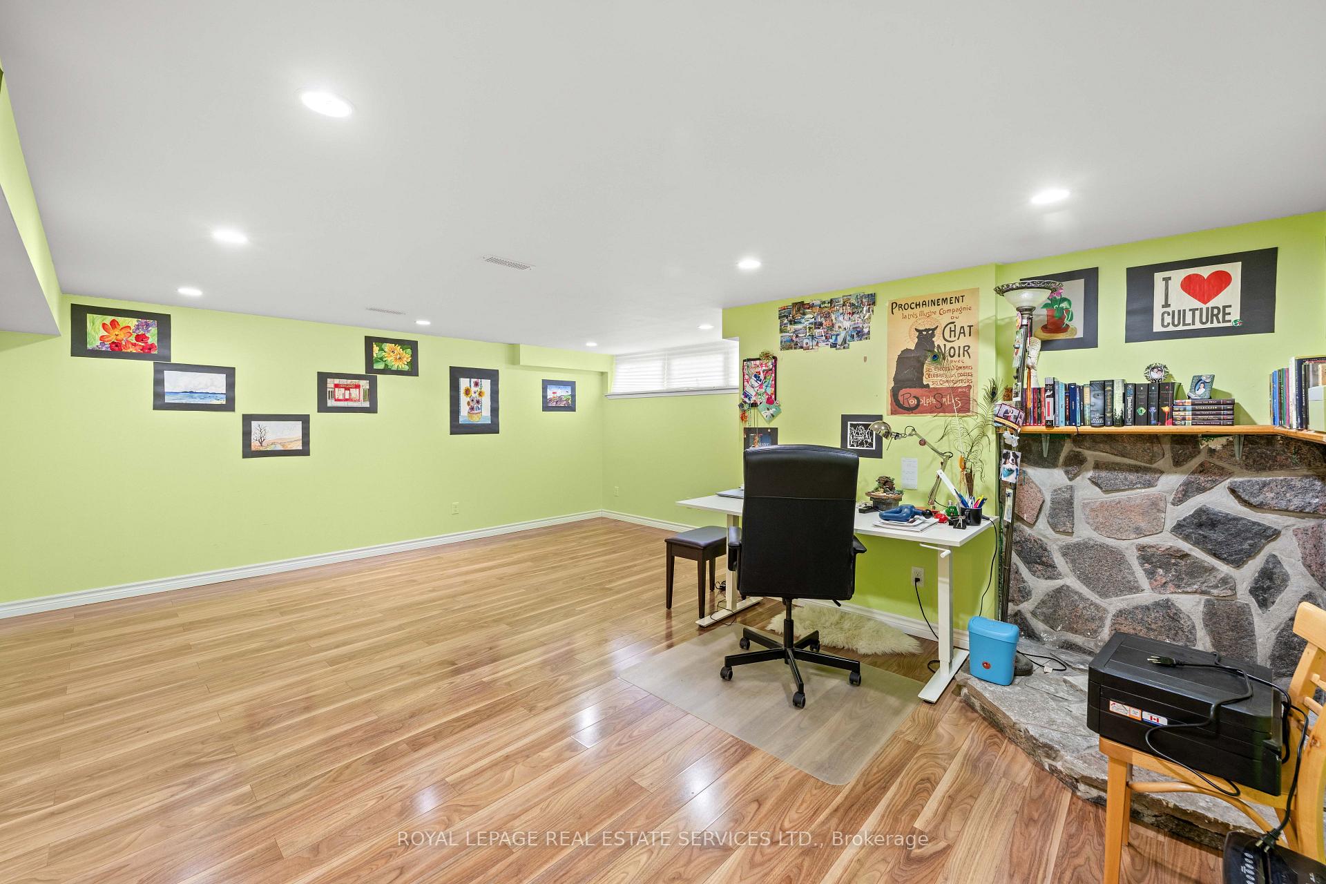 Photo 30 of 102 Wareside Road, Etobicoke, Etobicoke West Mall — HOMEH