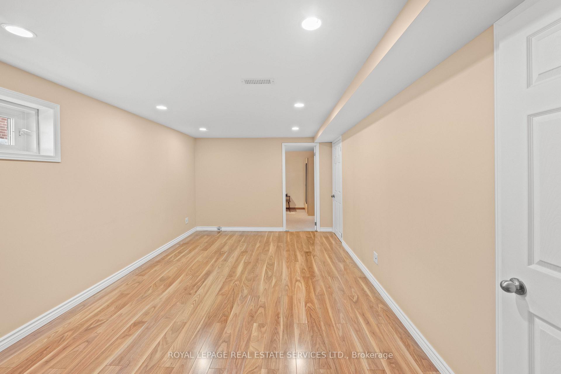 Photo 33 of 102 Wareside Road, Etobicoke, Etobicoke West Mall — HOMEH