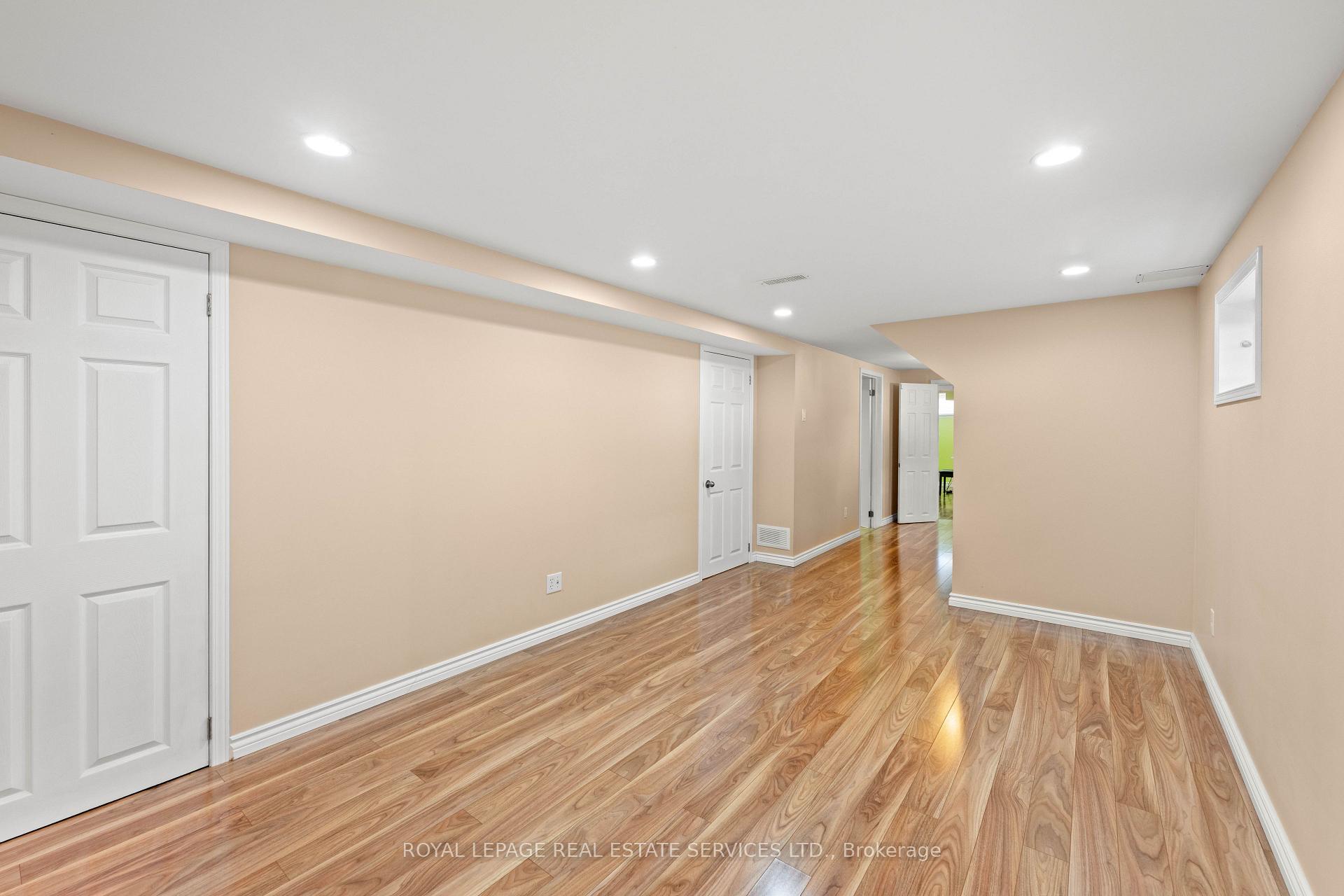 Photo 34 of 102 Wareside Road, Etobicoke, Etobicoke West Mall — HOMEH