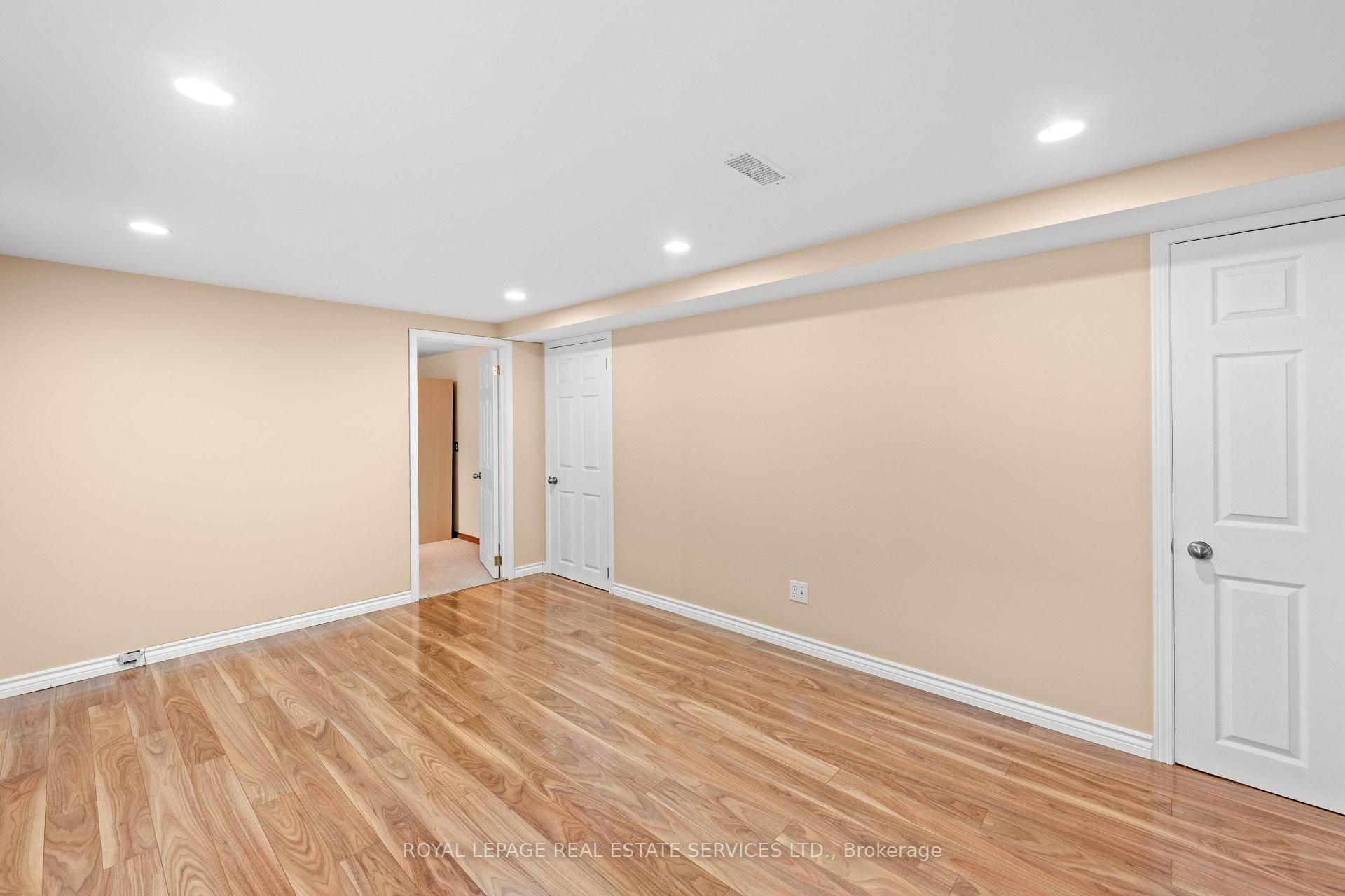 Photo 36 of 102 Wareside Road, Etobicoke, Etobicoke West Mall — HOMEH