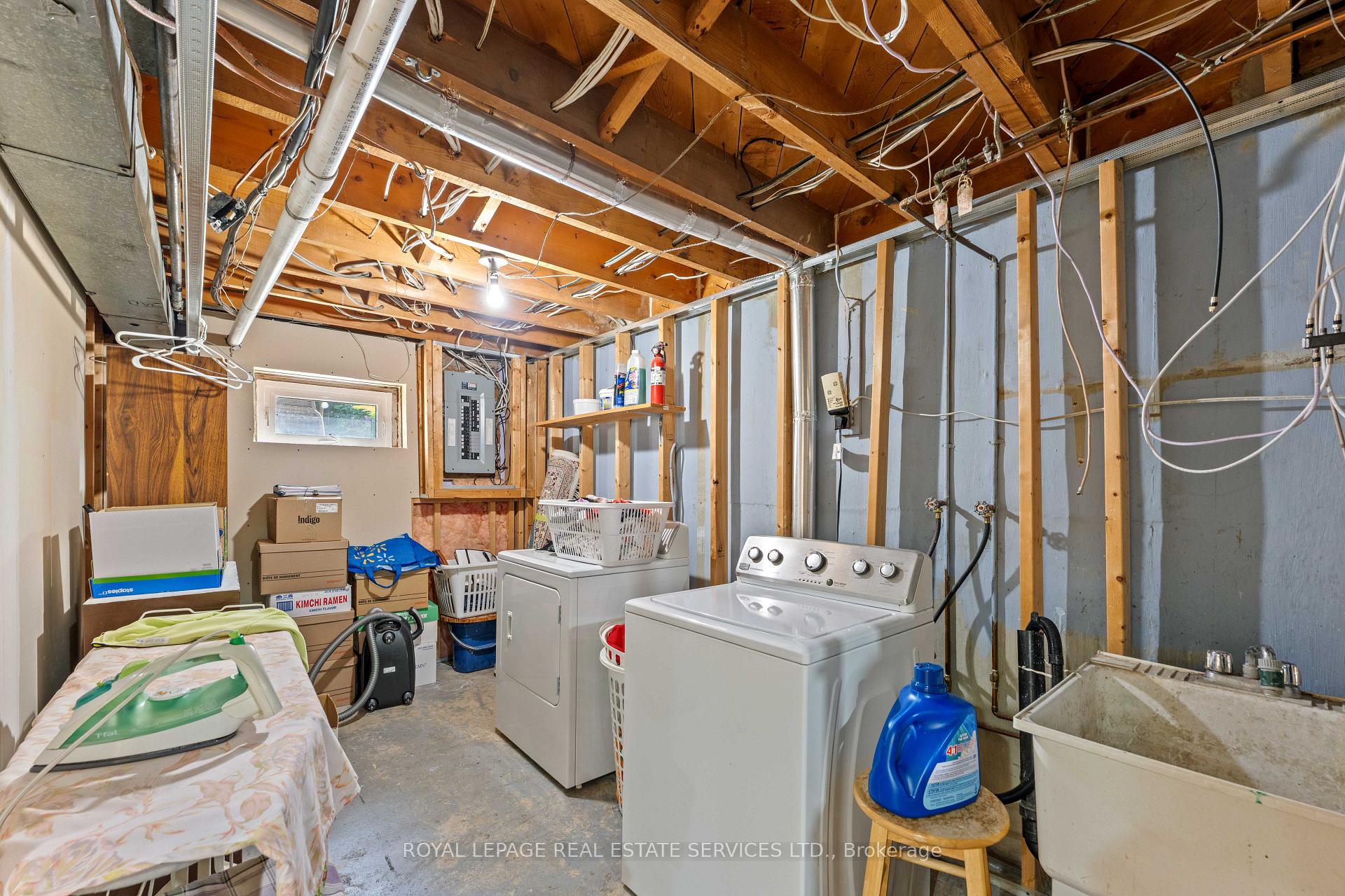 Photo 42 of 102 Wareside Road, Etobicoke, Etobicoke West Mall — HOMEH