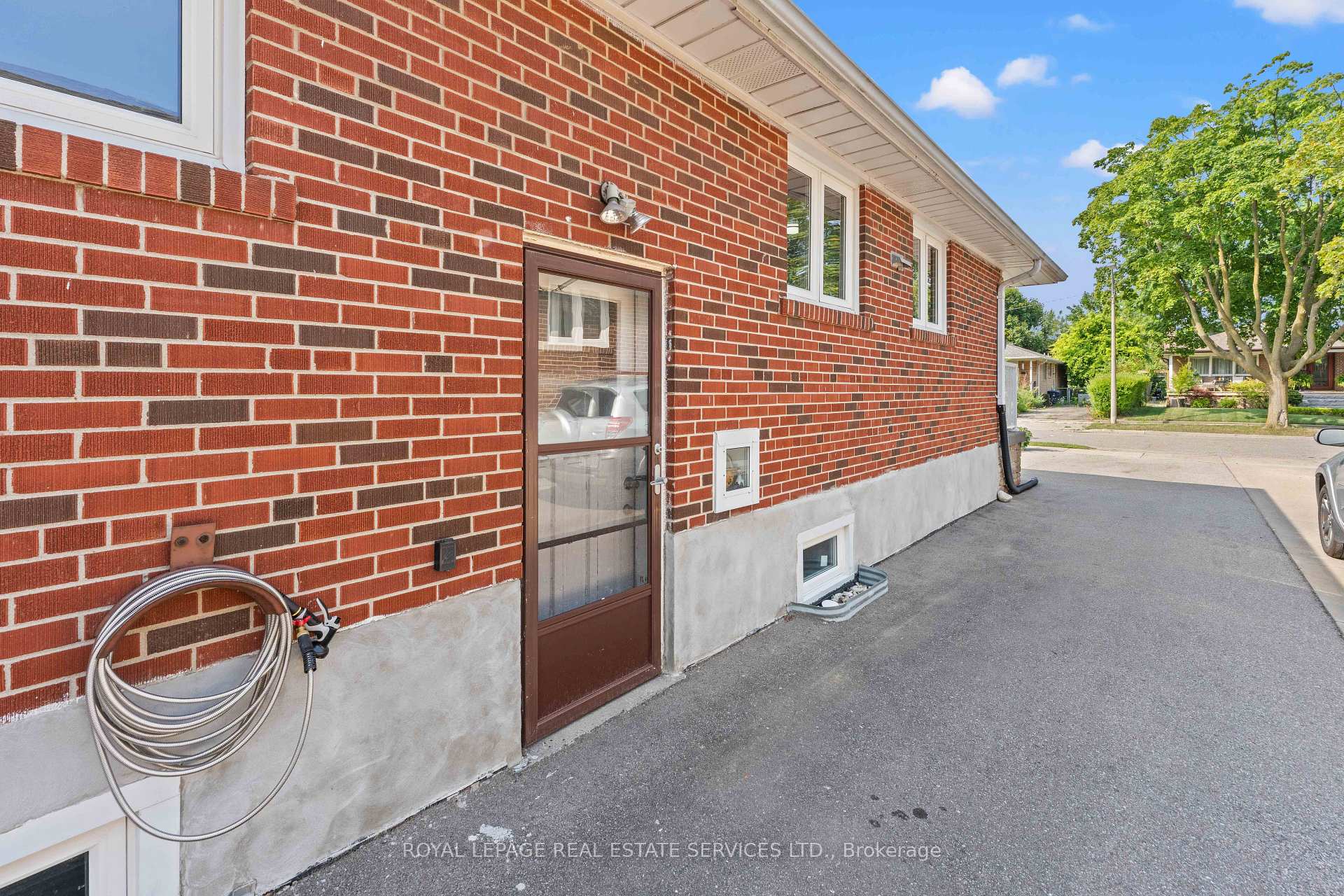 Photo 44 of 102 Wareside Road, Etobicoke, Etobicoke West Mall — HOMEH