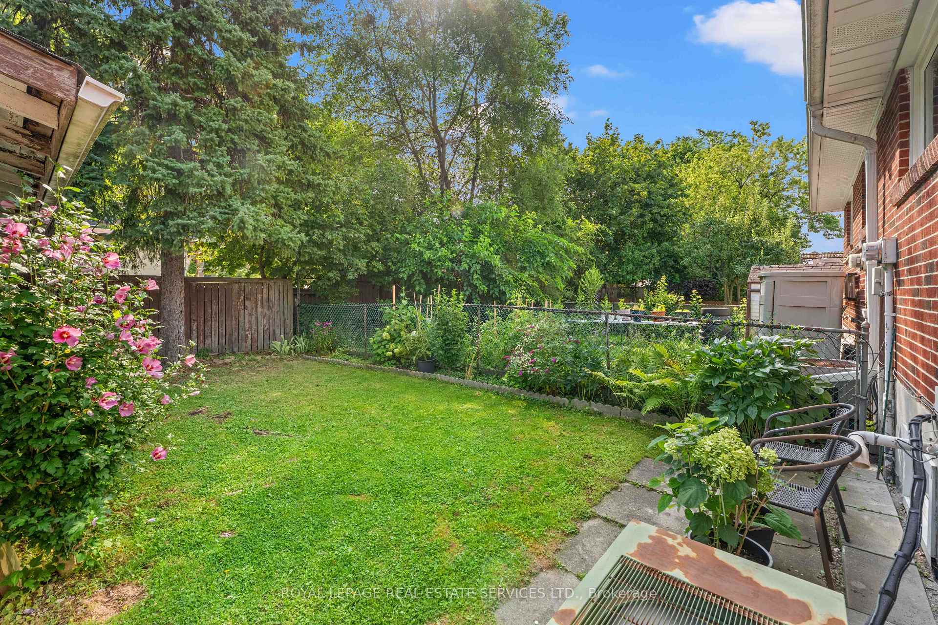 Photo 45 of 102 Wareside Road, Etobicoke, Etobicoke West Mall — HOMEH