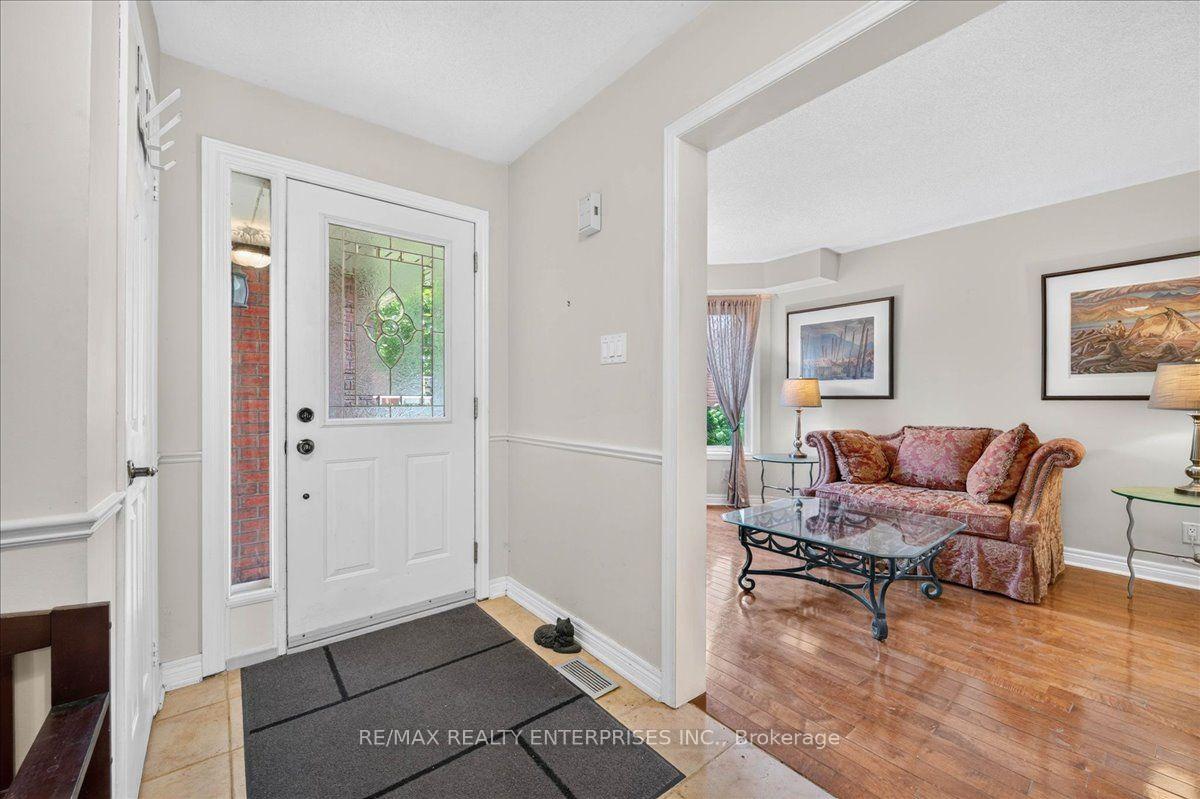 Photo 5 of 844 Hollander Road, Newmarket, Gorham-College Manor — HOMEH