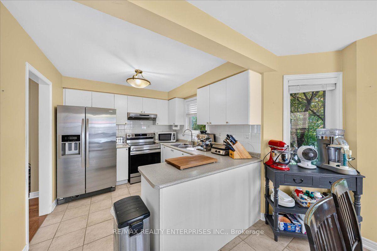 Photo 11 of 844 Hollander Road, Newmarket, Gorham-College Manor — HOMEH