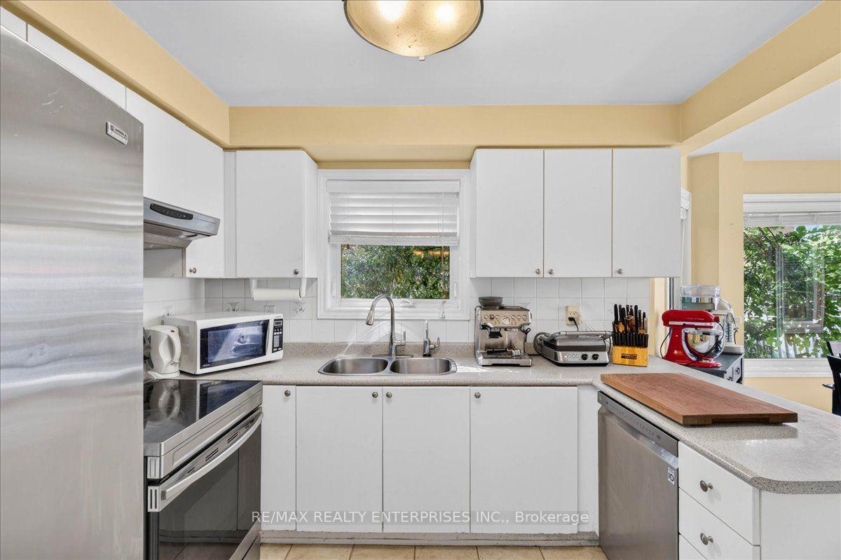 Photo 12 of 844 Hollander Road, Newmarket, Gorham-College Manor — HOMEH
