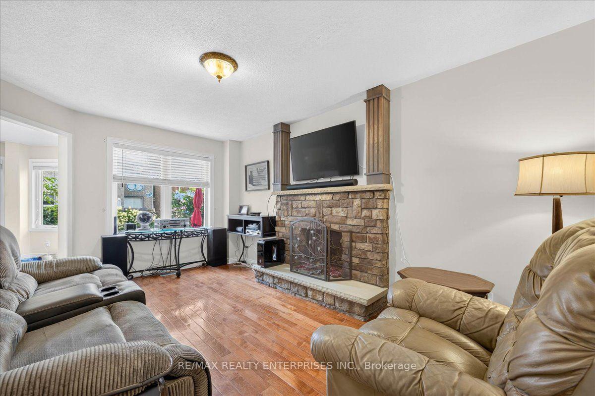 Photo 17 of 844 Hollander Road, Newmarket, Gorham-College Manor — HOMEH