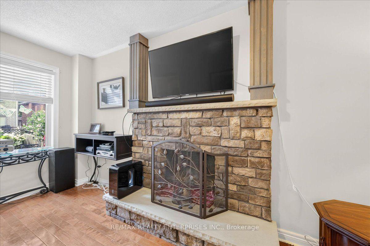 Photo 18 of 844 Hollander Road, Newmarket, Gorham-College Manor — HOMEH