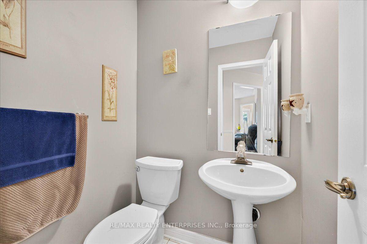 Photo 21 of 844 Hollander Road, Newmarket, Gorham-College Manor — HOMEH