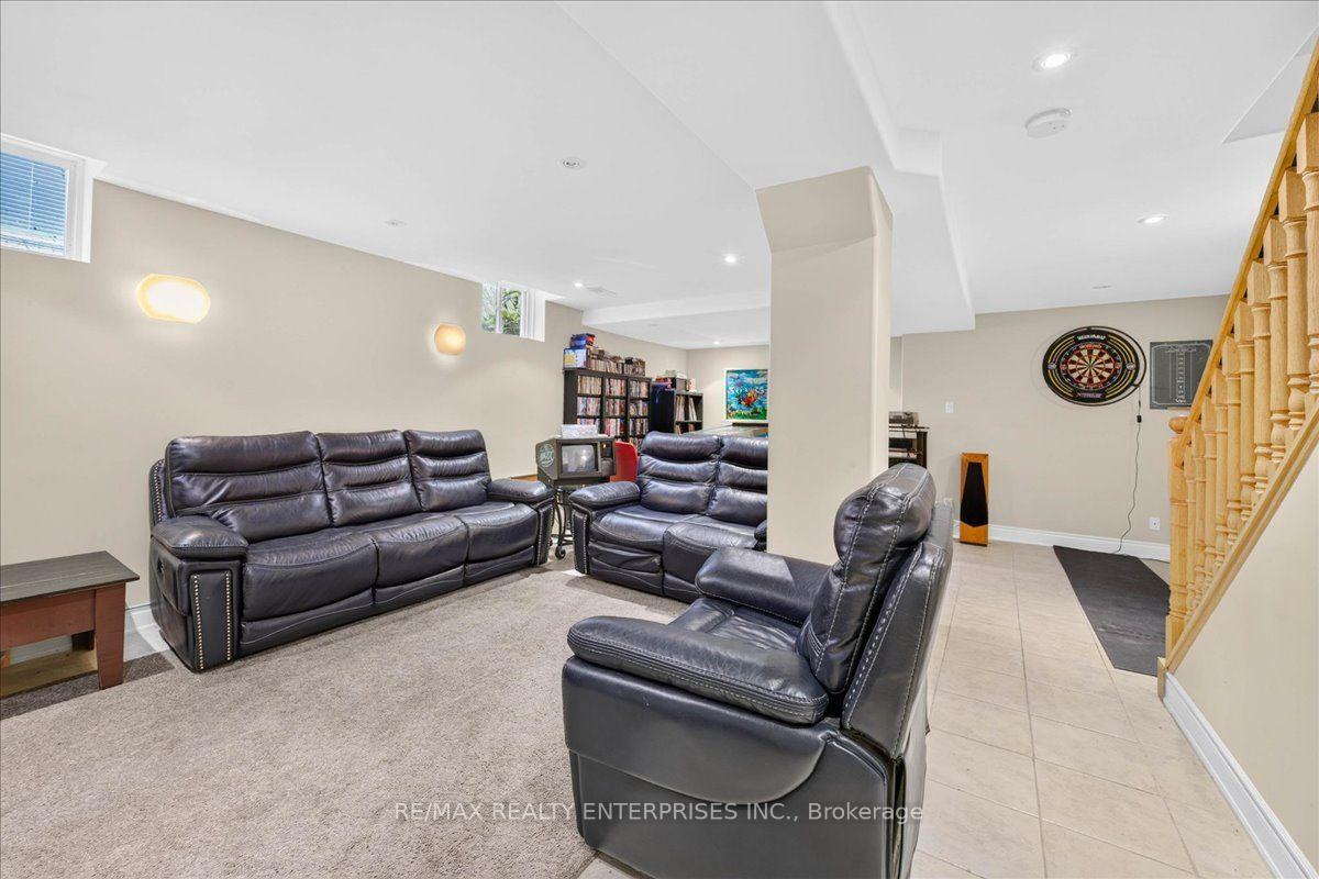 Photo 34 of 844 Hollander Road, Newmarket, Gorham-College Manor — HOMEH