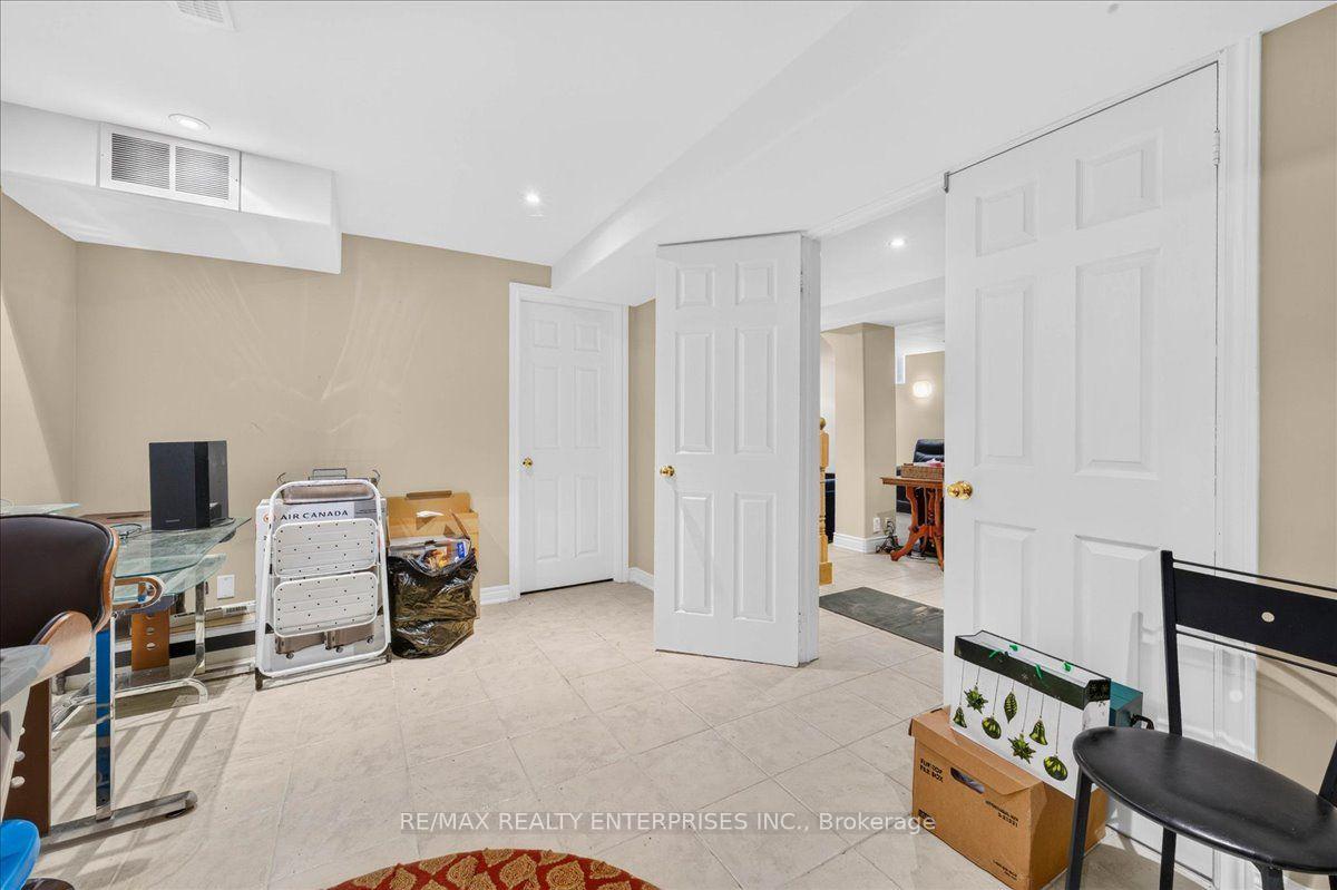 Photo 36 of 844 Hollander Road, Newmarket, Gorham-College Manor — HOMEH