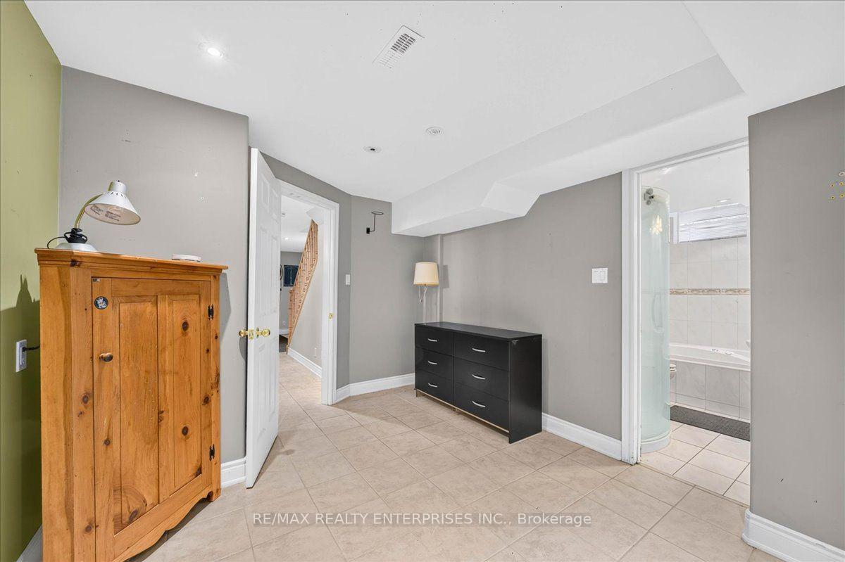Photo 38 of 844 Hollander Road, Newmarket, Gorham-College Manor — HOMEH