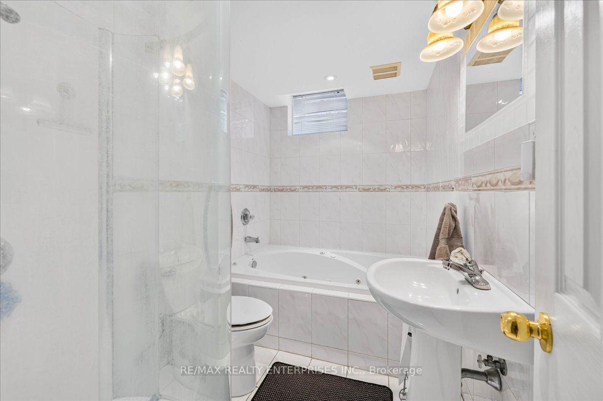Photo 39 of 844 Hollander Road, Newmarket, Gorham-College Manor — HOMEH