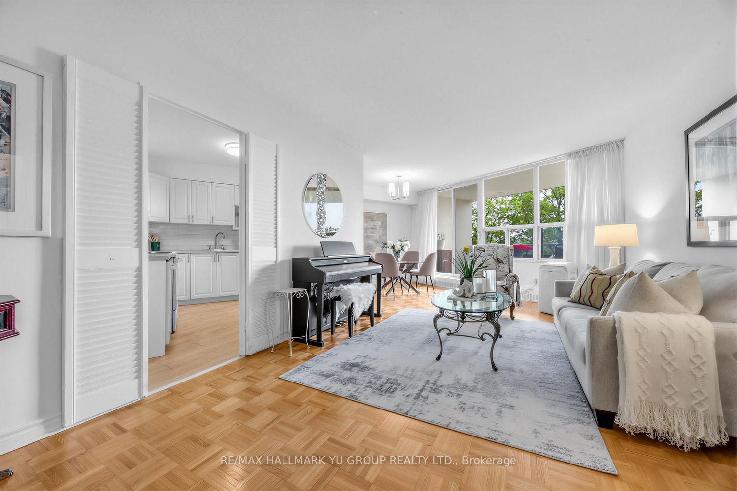 Photo 3 of Unit 401, 15 Vicora Linkway, Toronto, Flemingdon Park — HOMEH