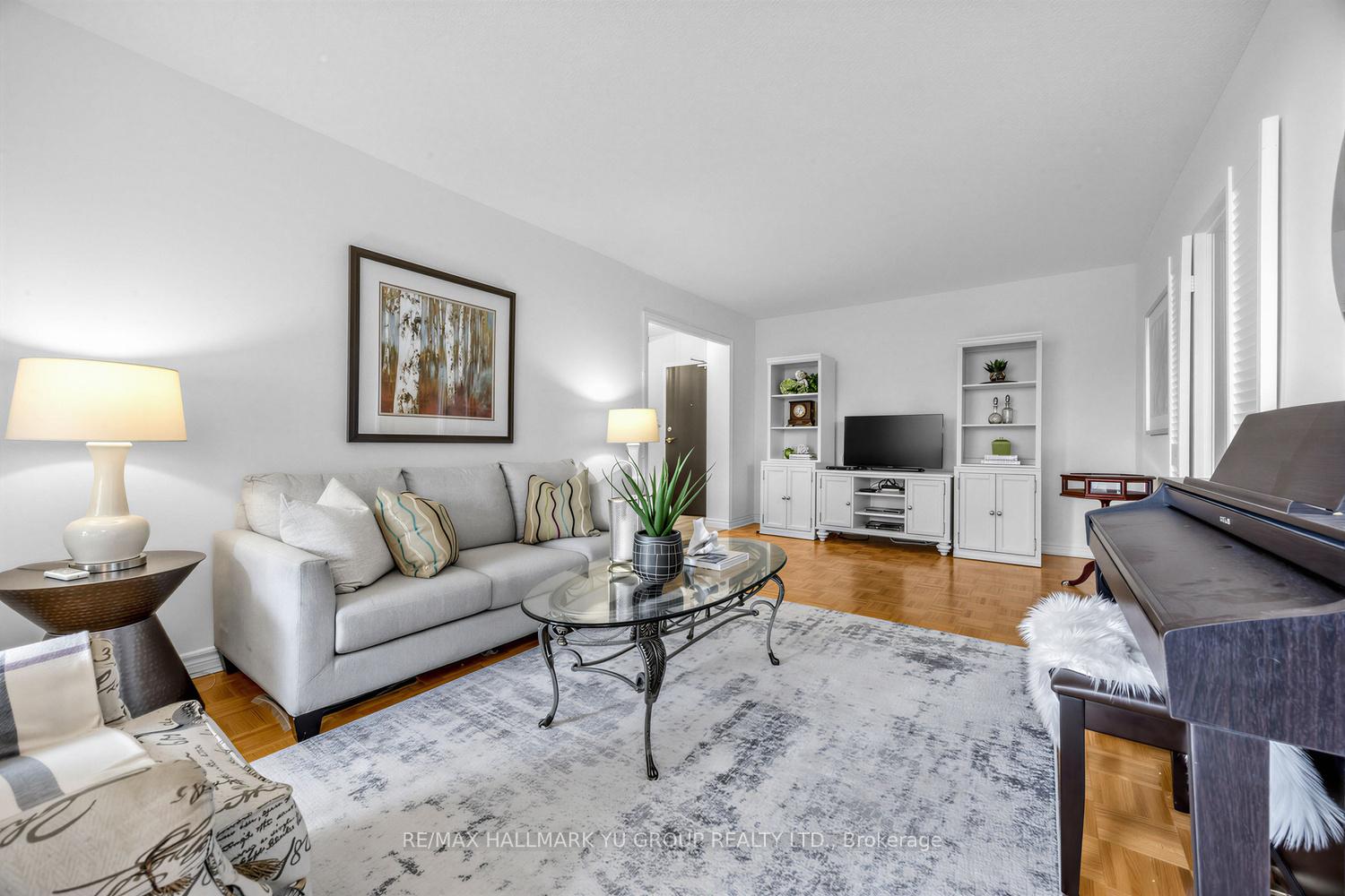 Photo 6 of Unit 401, 15 Vicora Linkway, Toronto, Flemingdon Park — HOMEH
