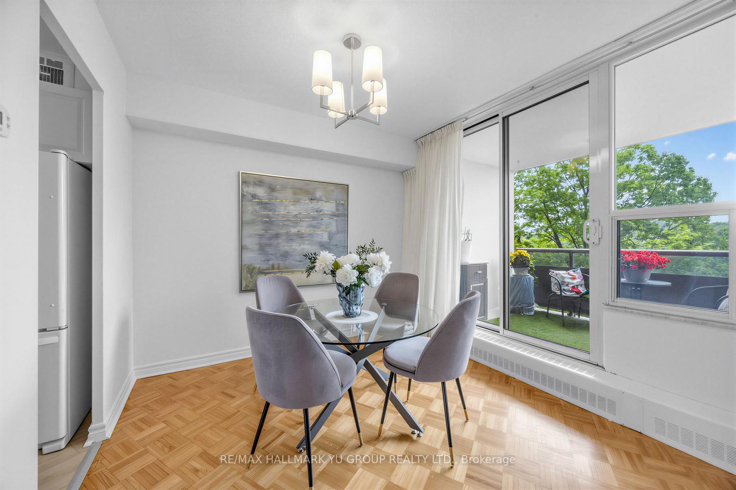 Photo 8 of Unit 401, 15 Vicora Linkway, Toronto, Flemingdon Park — HOMEH