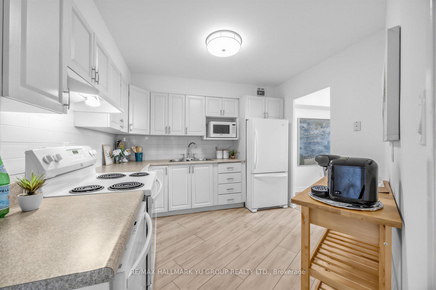 Photo 9 of Unit 401, 15 Vicora Linkway, Toronto, Flemingdon Park — HOMEH