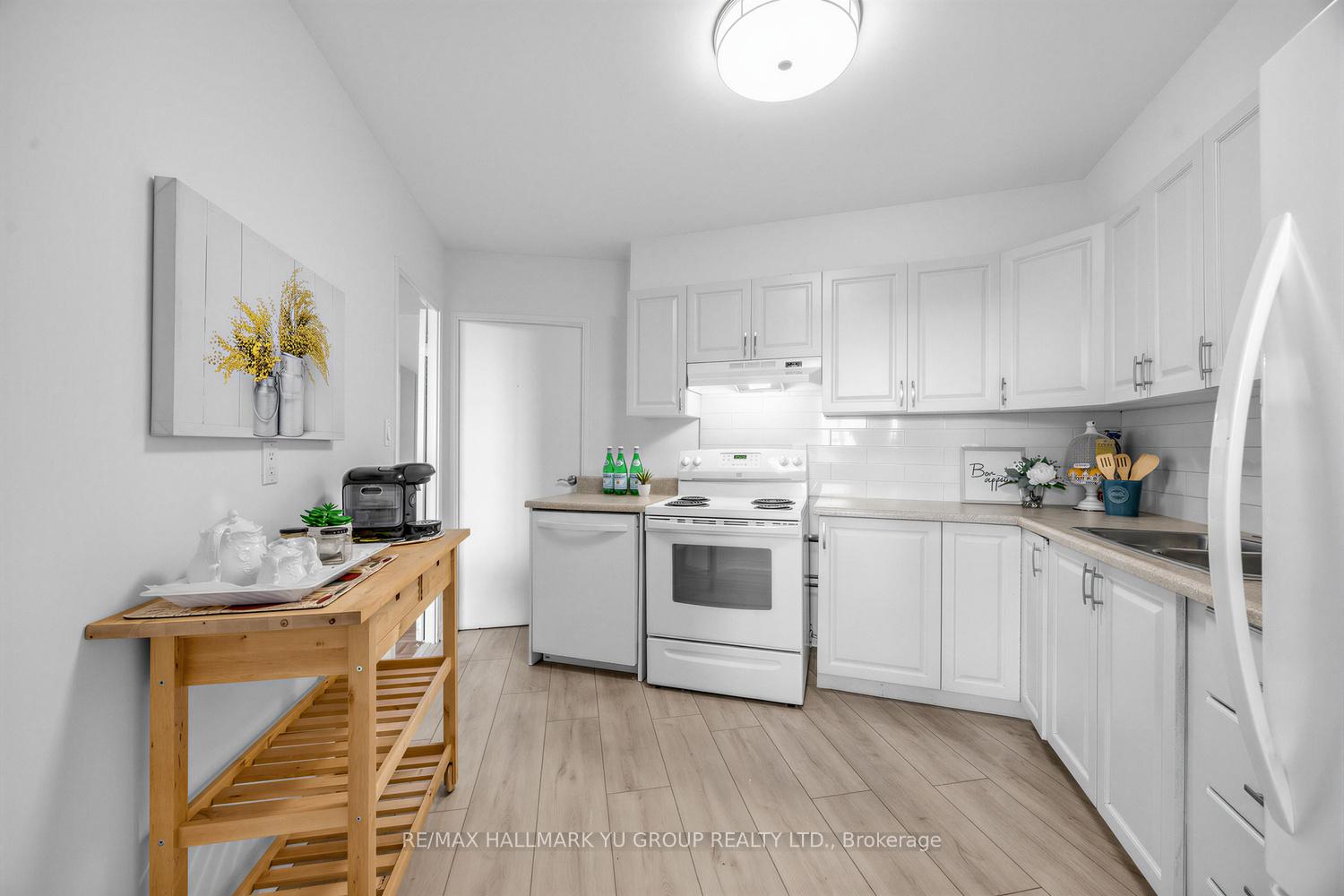 Photo 10 of Unit 401, 15 Vicora Linkway, Toronto, Flemingdon Park — HOMEH