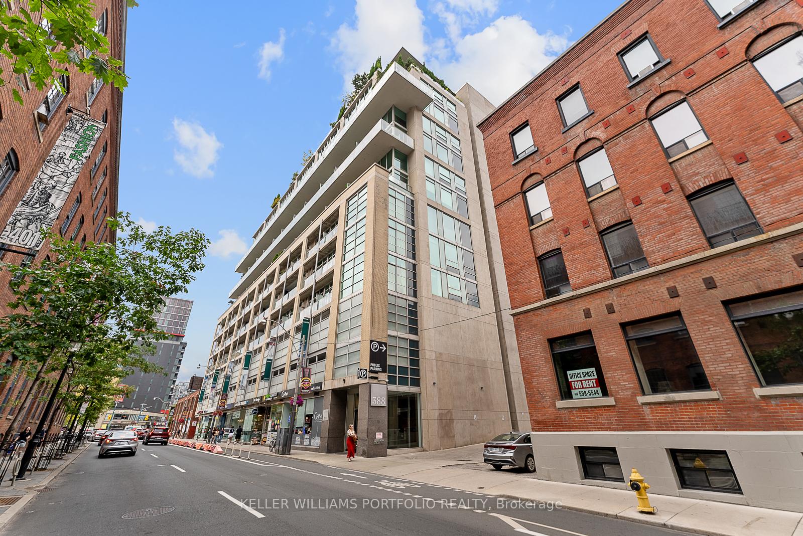 Front of Unit 918, 388 Richmond Street W