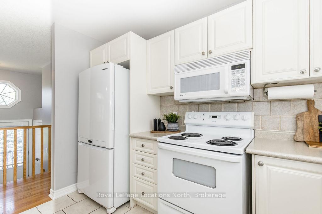 Photo 11 of 45 William Avenue, Wasaga Beach — HOMEH