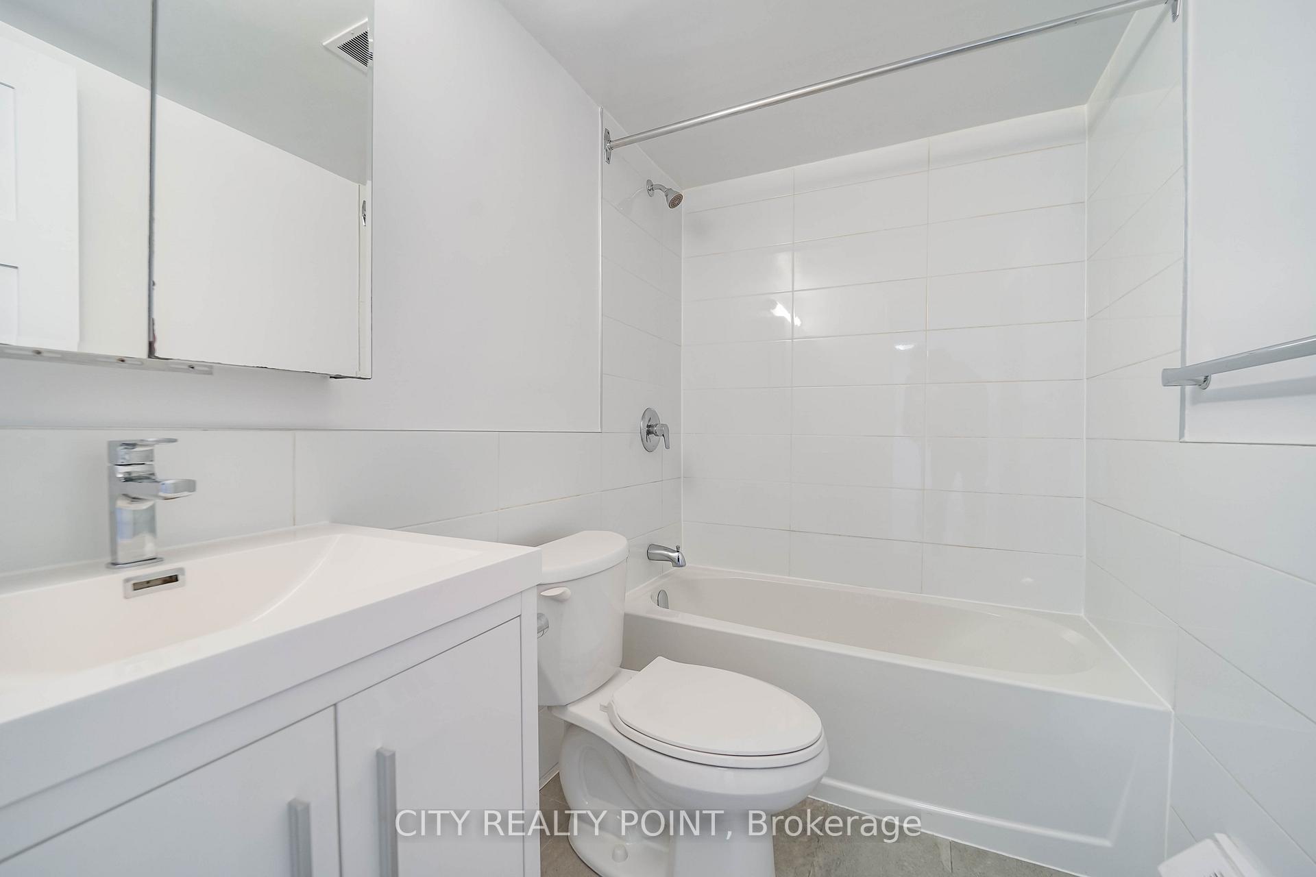 Photo 4 of Unit 304, 1500 Bathurst Street, Toronto, Humewood-Cedarvale — HOMEH