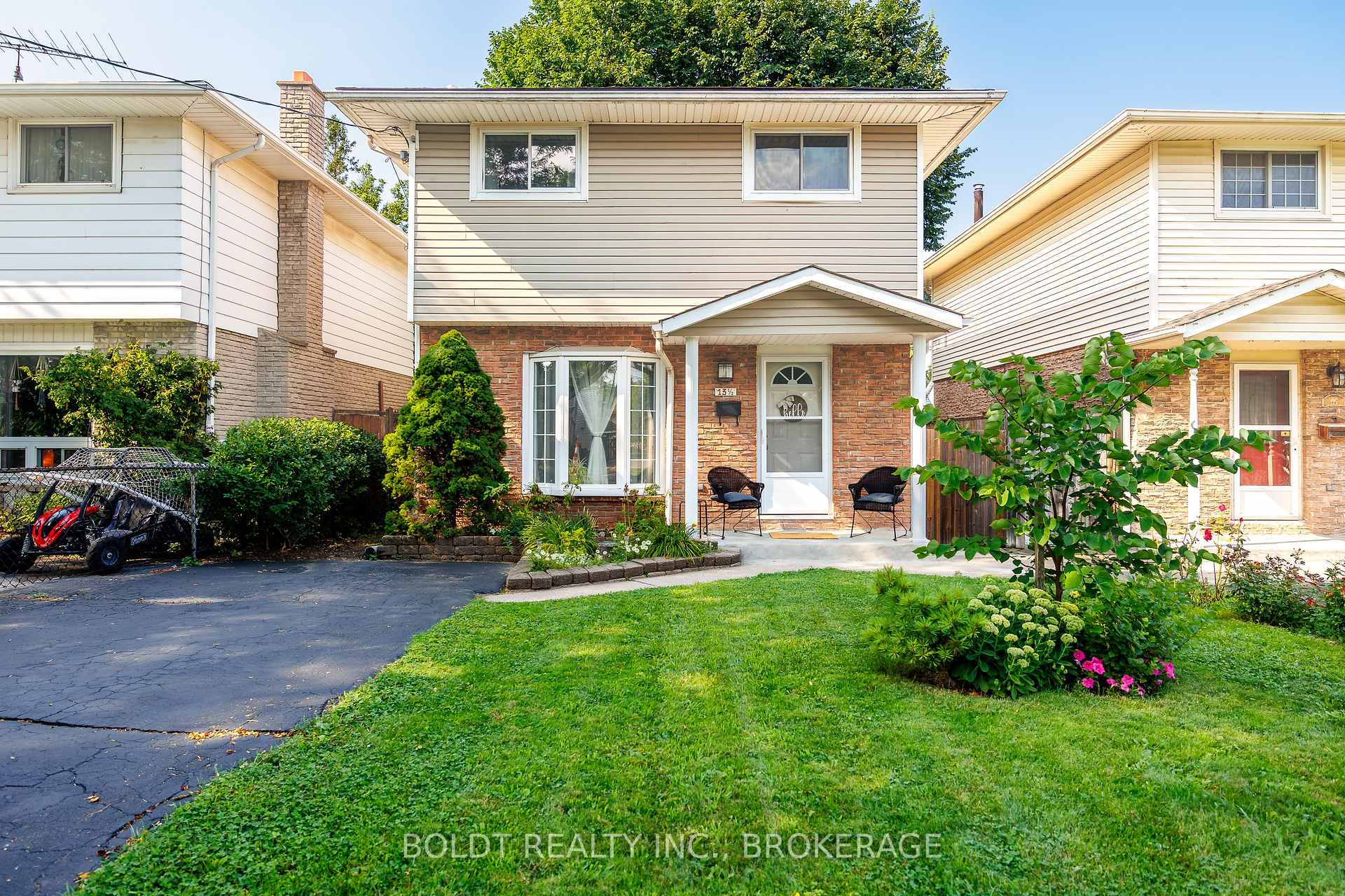Front of 13 1/2 Northglen Avenue