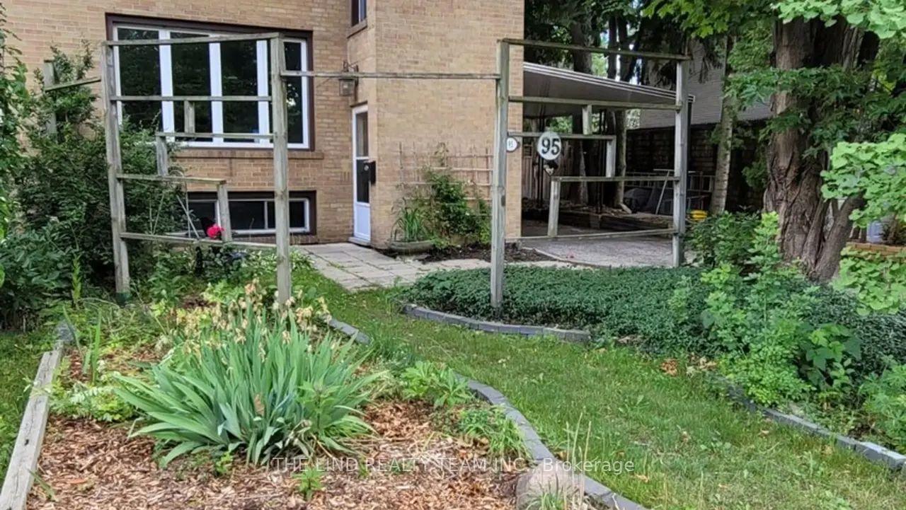 Photo 2 of 95 Overland Drive, North York, Banbury-Don Mills — HOMEH