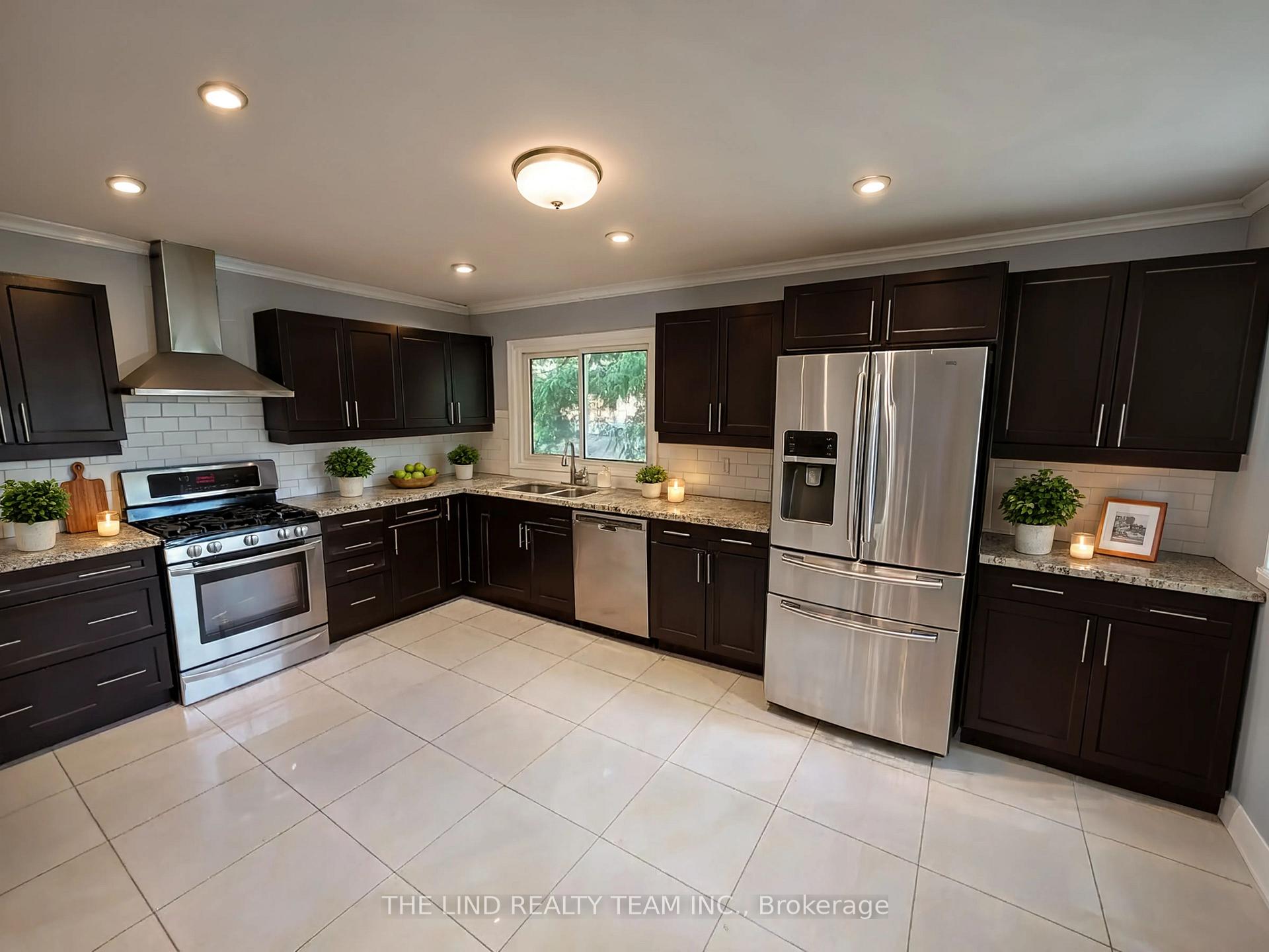 Photo 3 of 95 Overland Drive, North York, Banbury-Don Mills — HOMEH