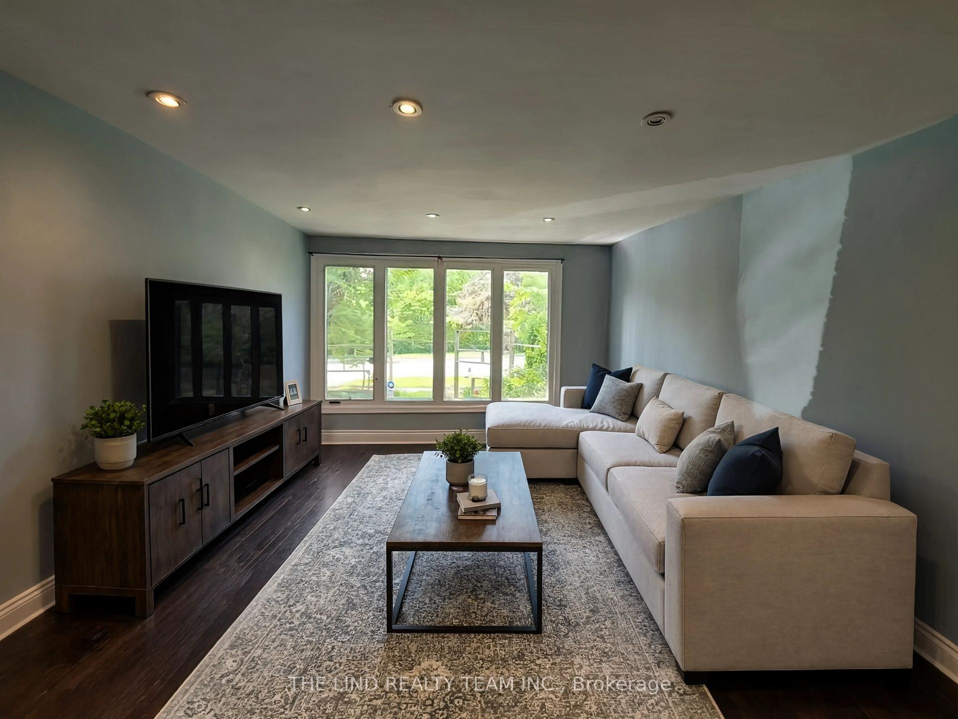 Photo 5 of 95 Overland Drive, North York, Banbury-Don Mills — HOMEH