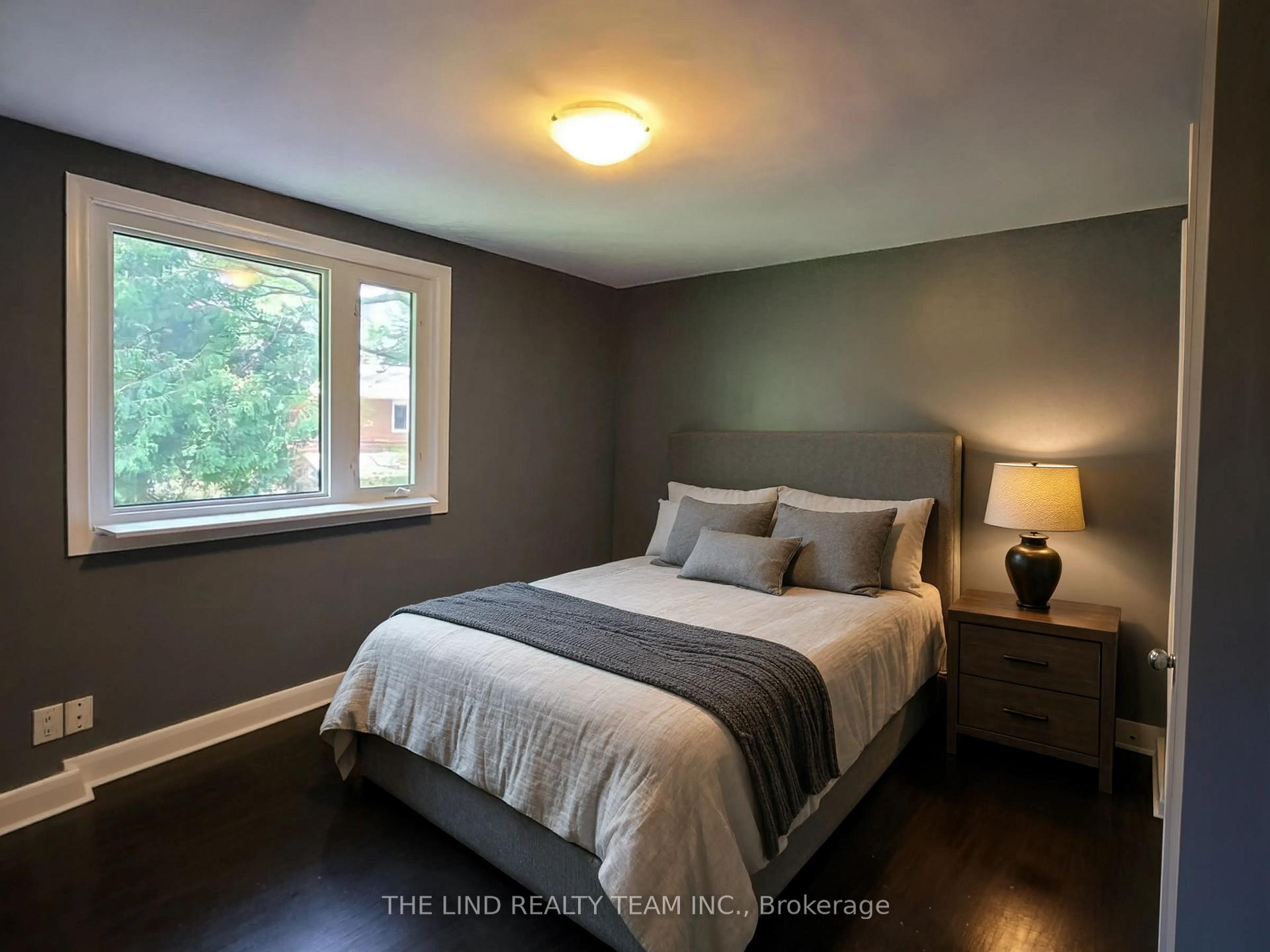 Photo 7 of 95 Overland Drive, North York, Banbury-Don Mills — HOMEH
