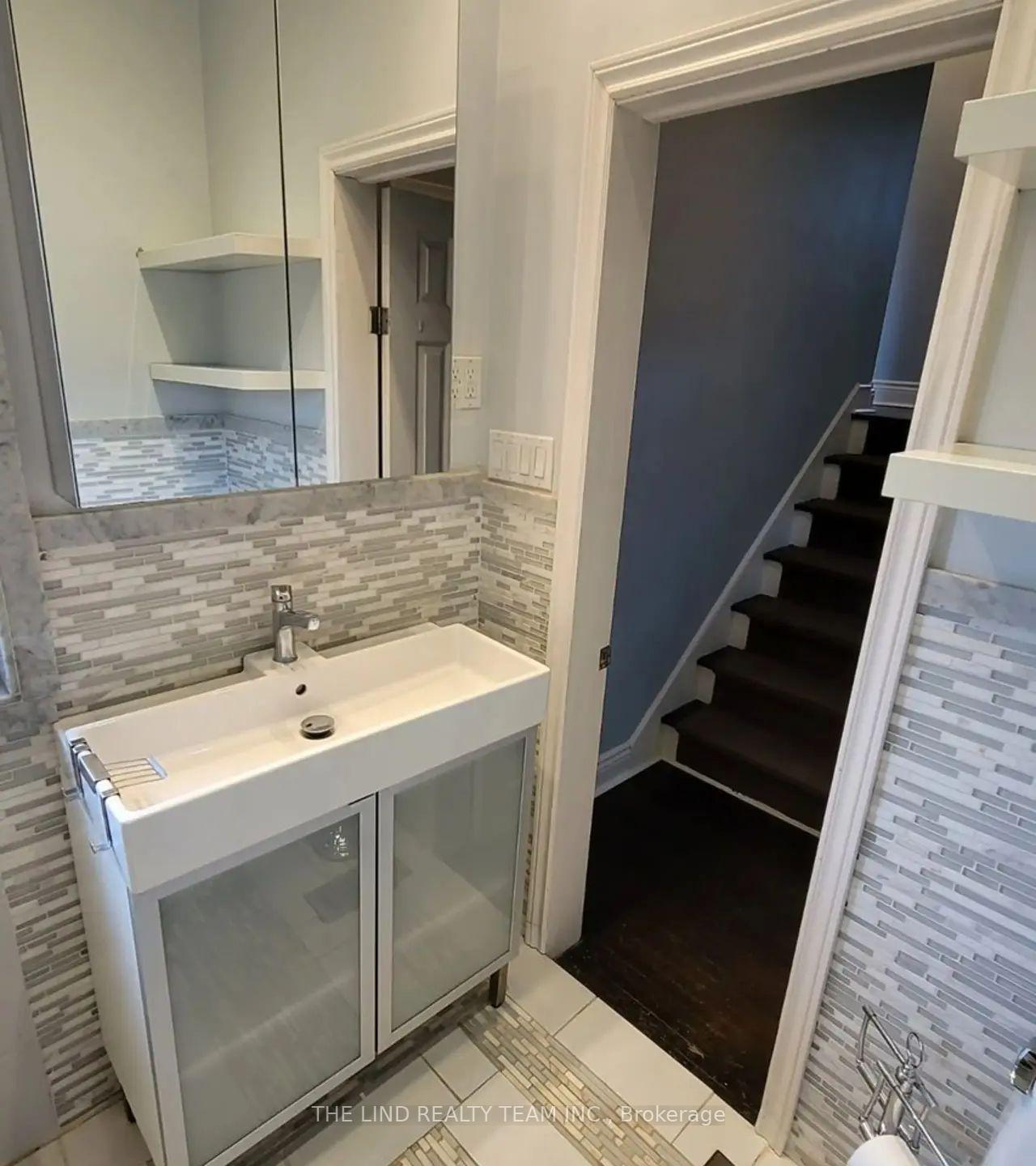 Photo 9 of 95 Overland Drive, North York, Banbury-Don Mills — HOMEH