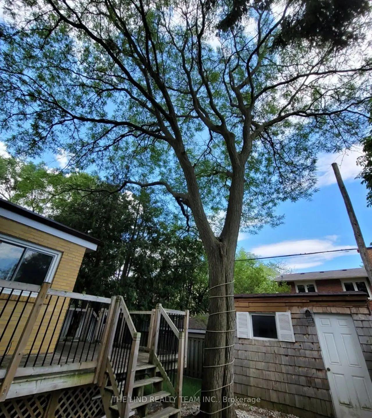 Photo 13 of 95 Overland Drive, North York, Banbury-Don Mills — HOMEH